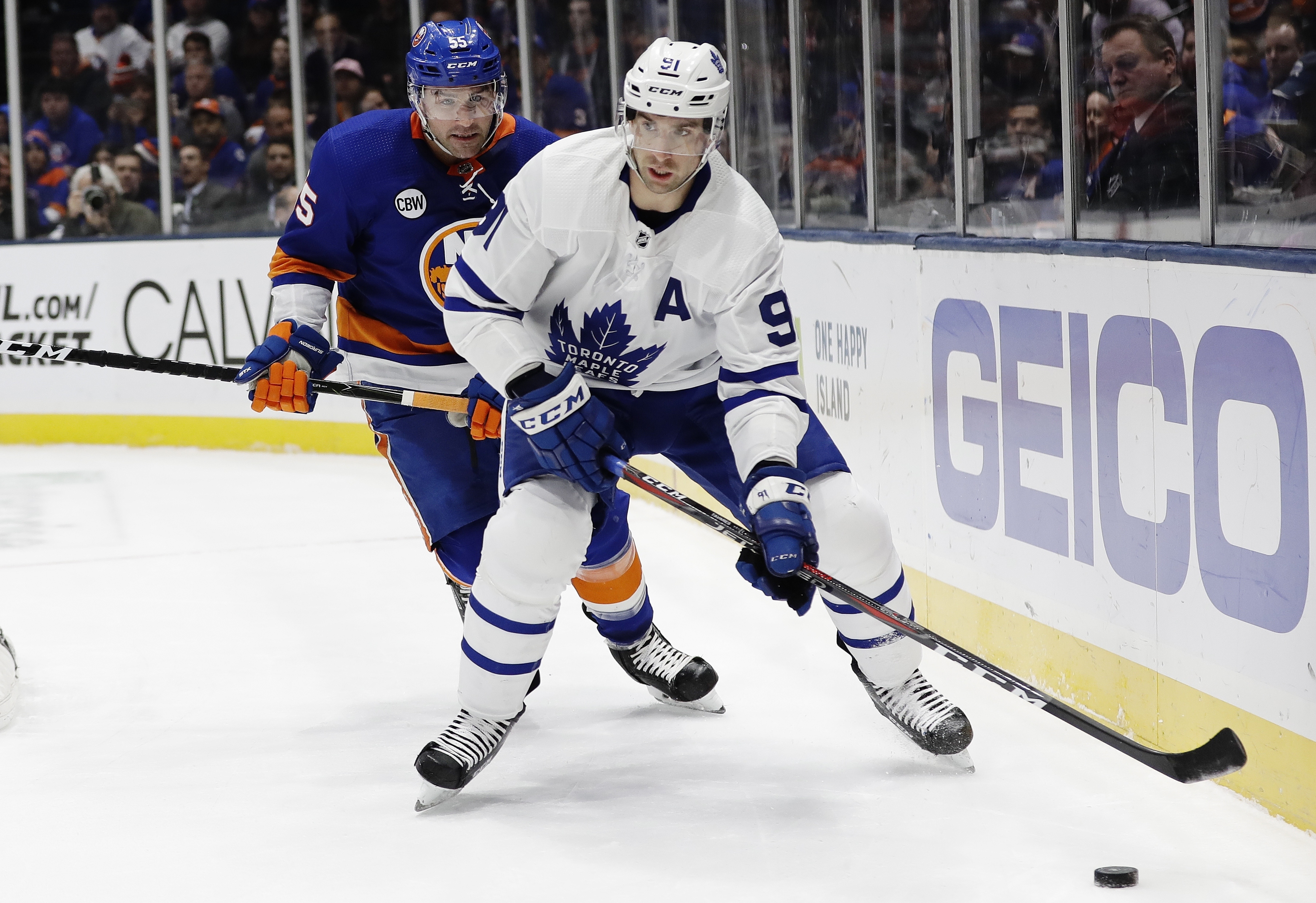 Tavares scores, Maple Leafs edge Isles 2-1 to clinch berth