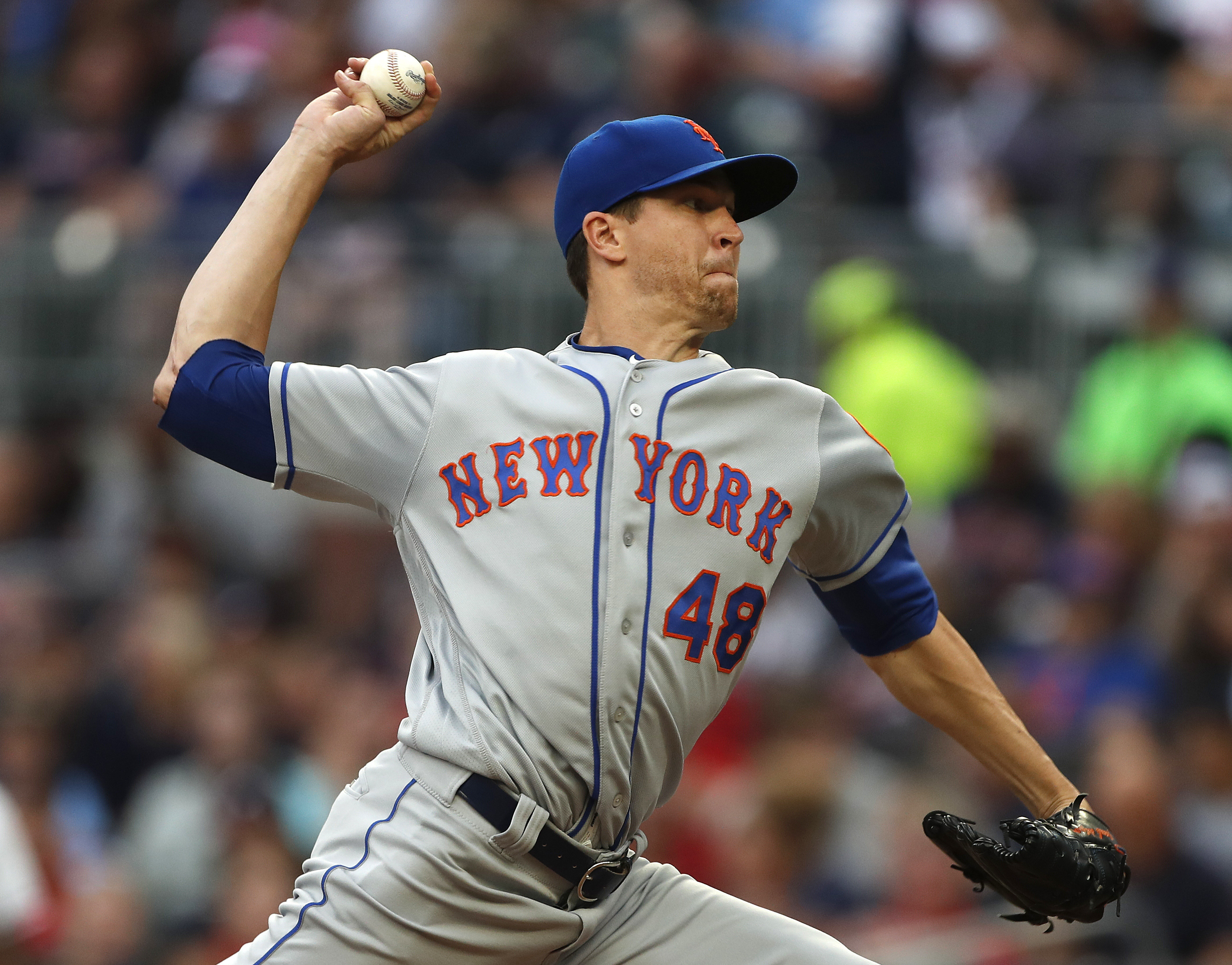 Jason deGrom, Alonso lead Mets past East-leading Braves 10-2
