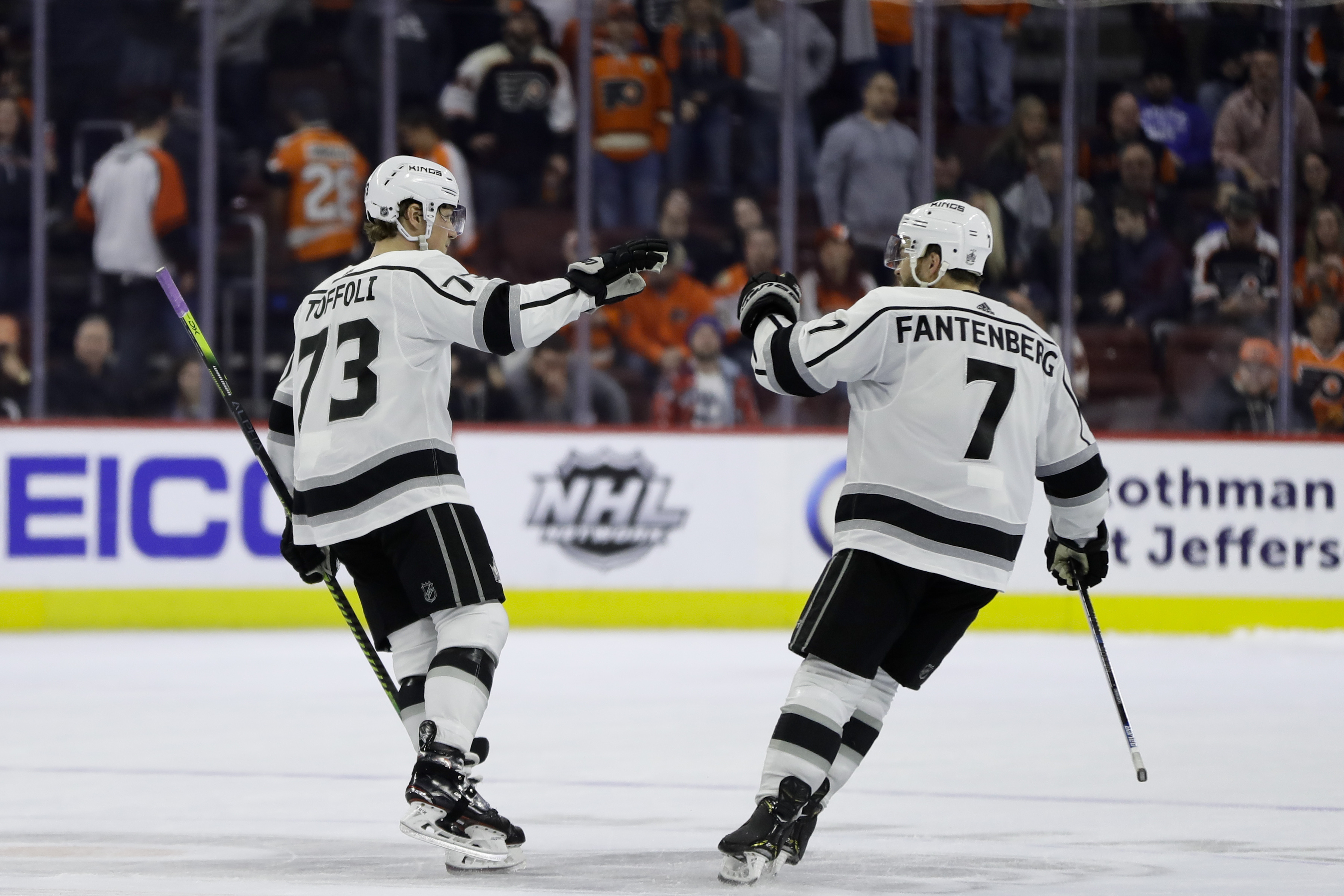 Toffoli leads Kings to shootout victory, ends Flyers’ streak