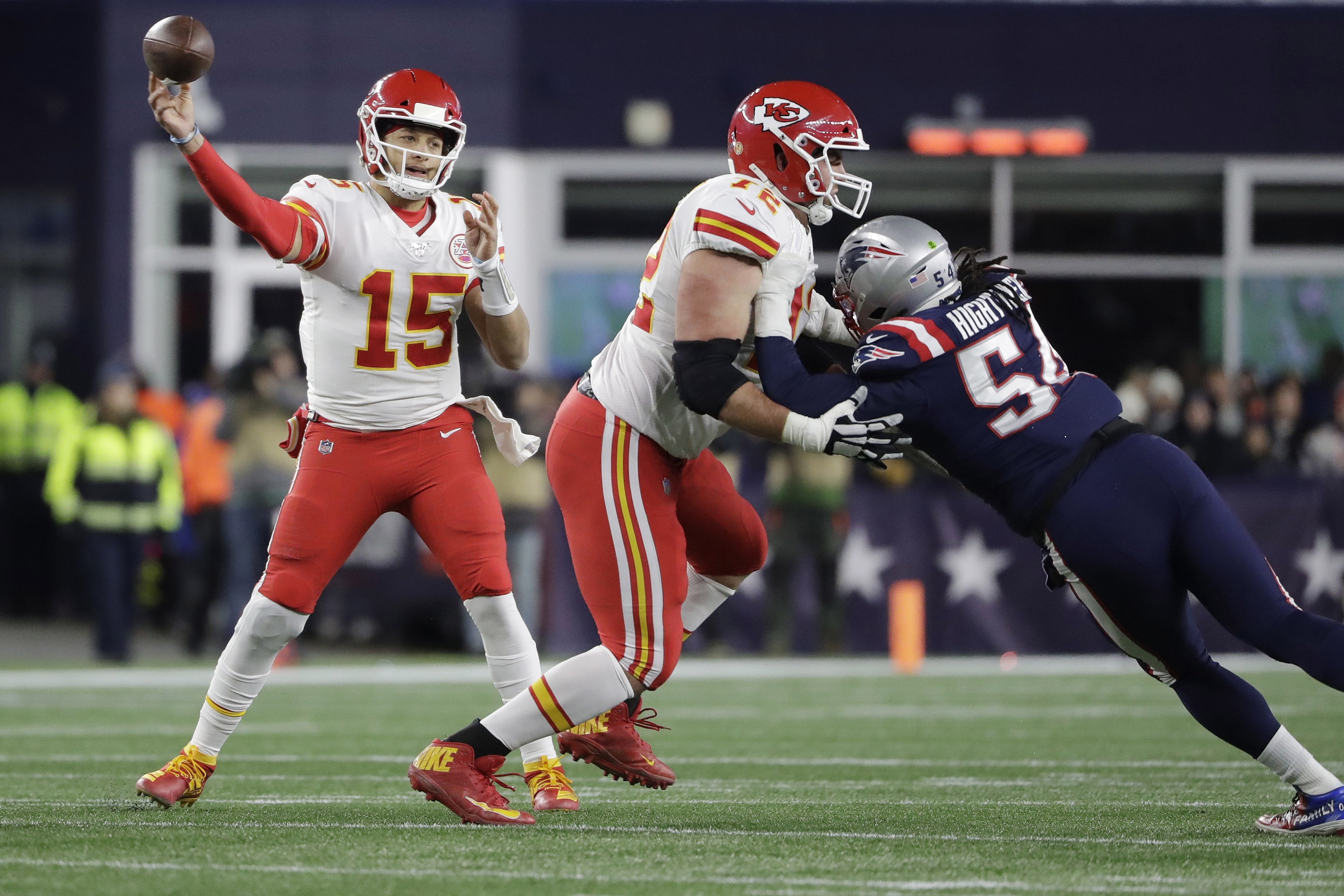 KC survives errors, takes AFC West with 23-16 win over Pats