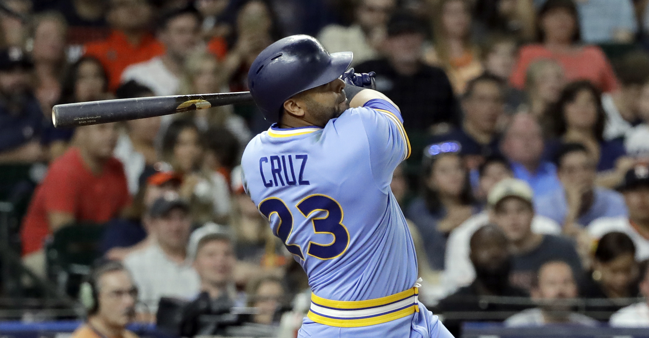 Cruz’s double in 8th helps Mariners beat Astros 5-2