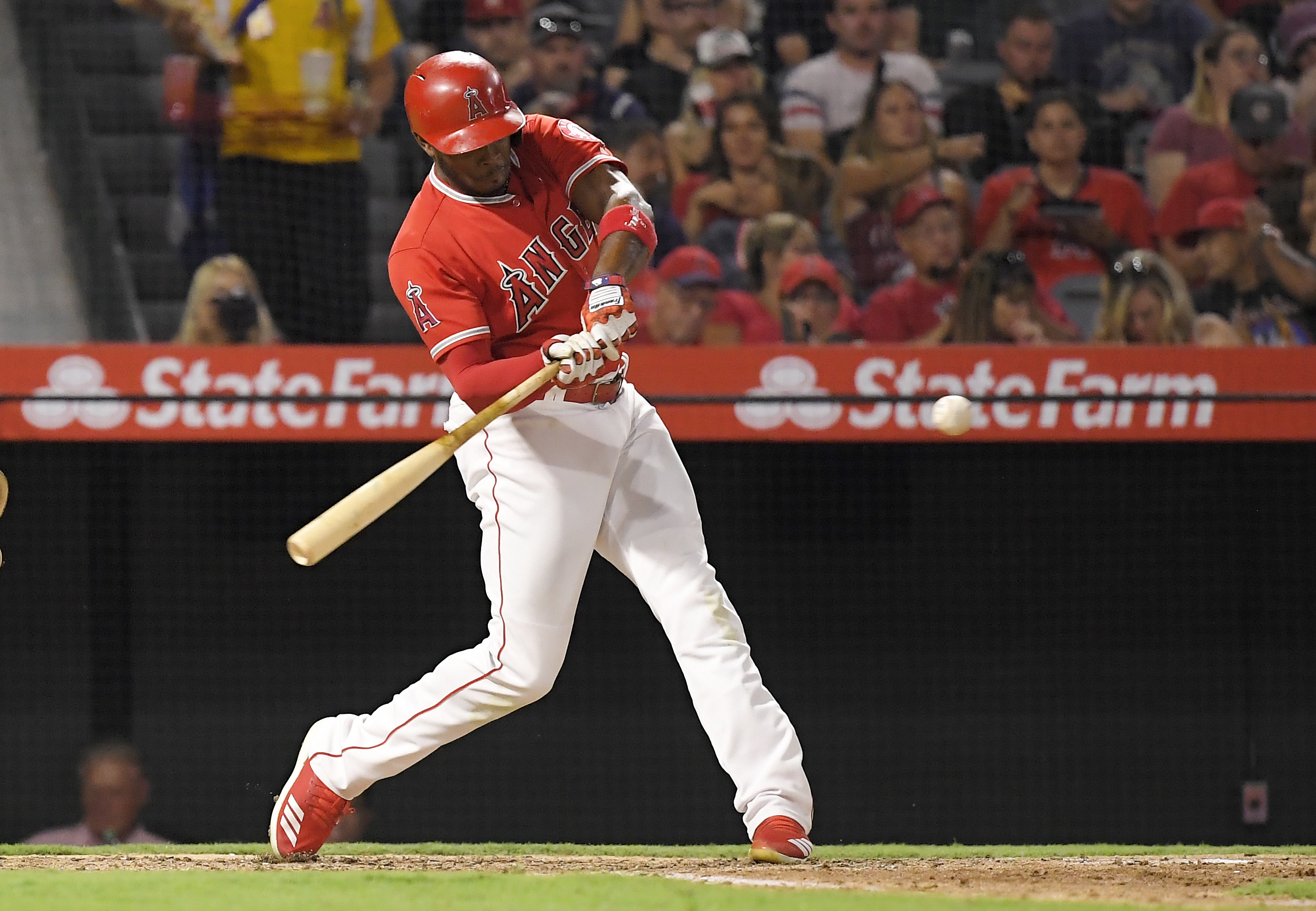 Calhoun, Upton HR, Angels beat A’s 4-3; Pujols hit milestone