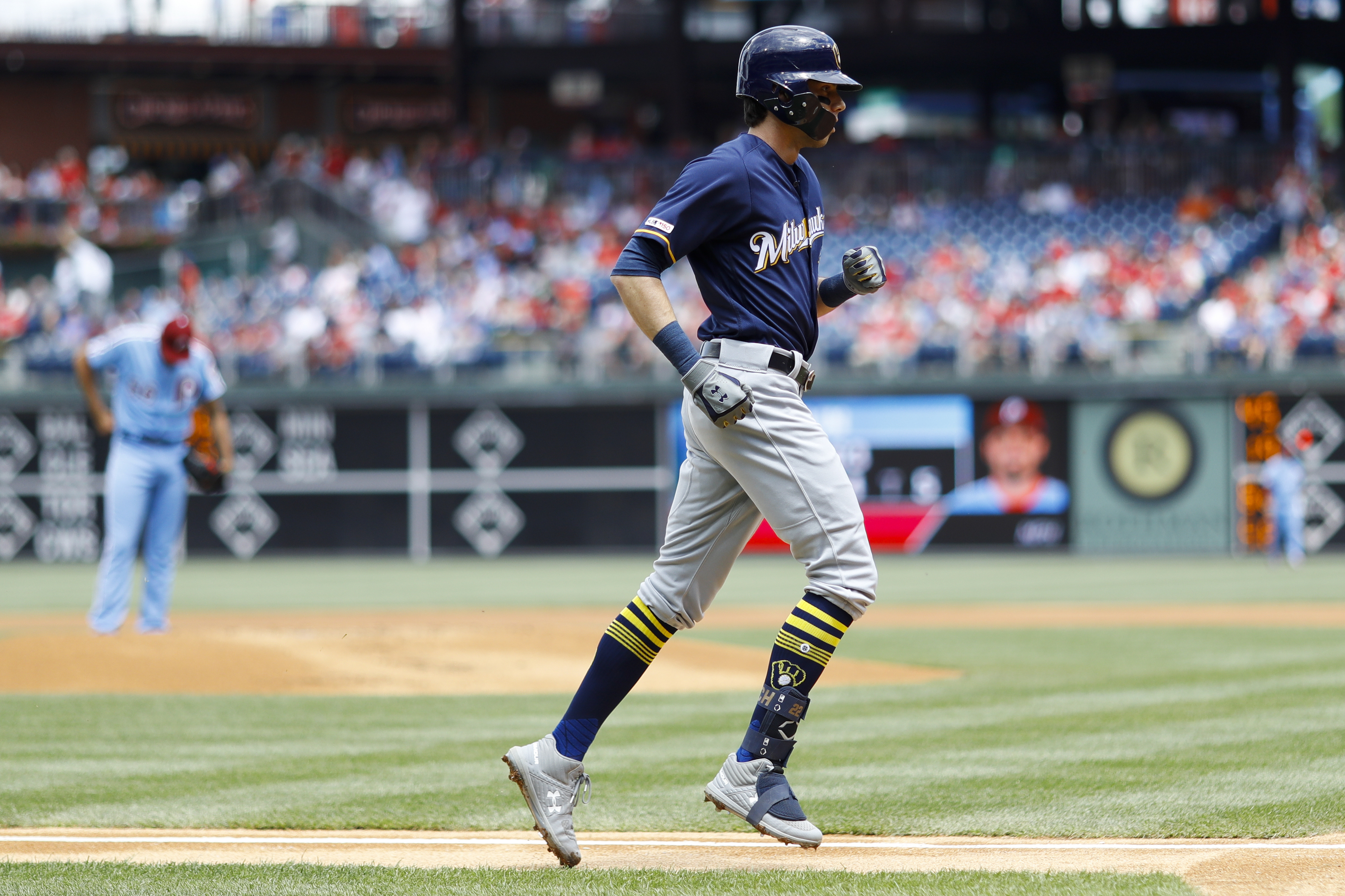 Yelich hits 17th, 18th homers as Brewers rout Phillies