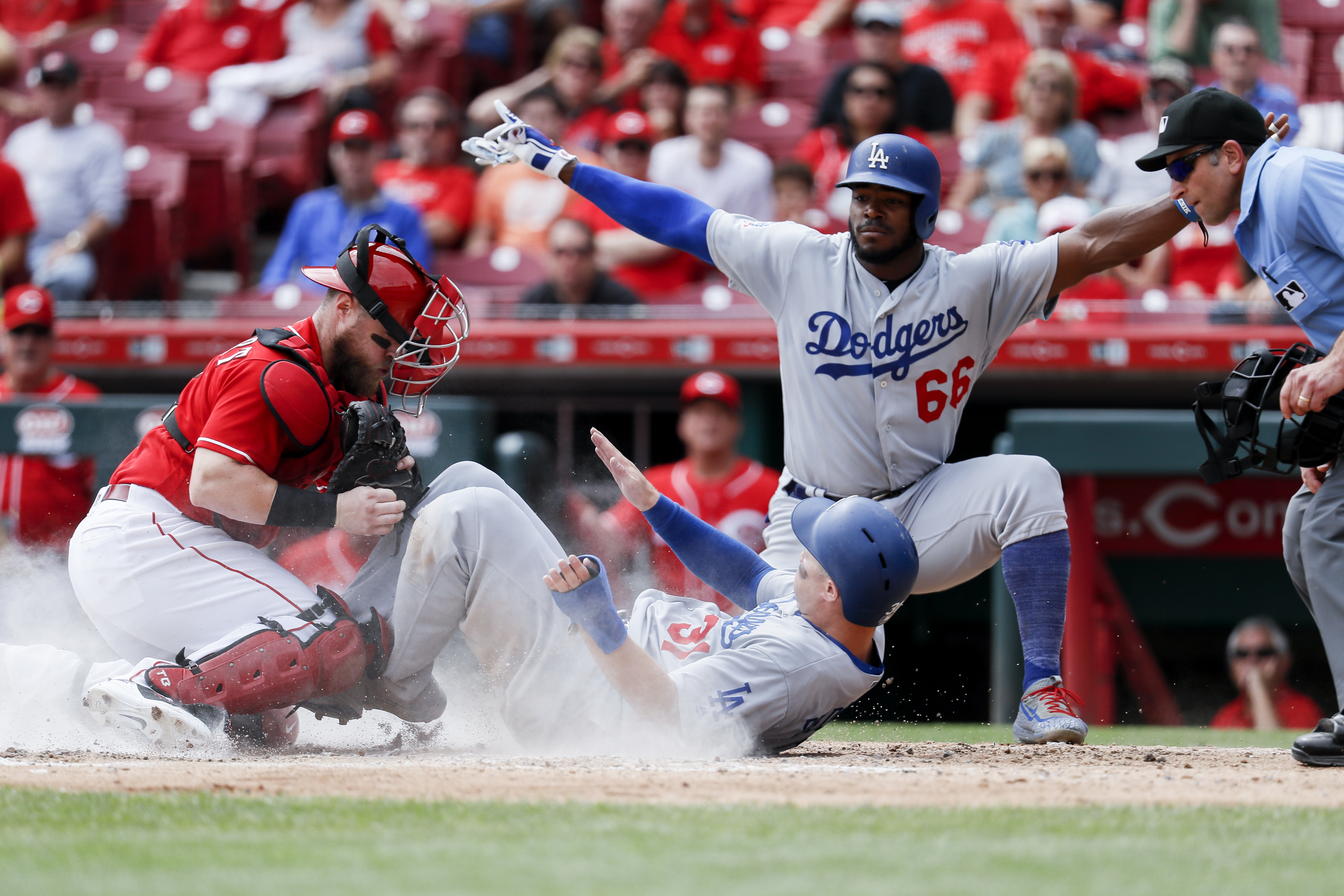 Dodgers beat Reds 8-1 to avoid season sweep