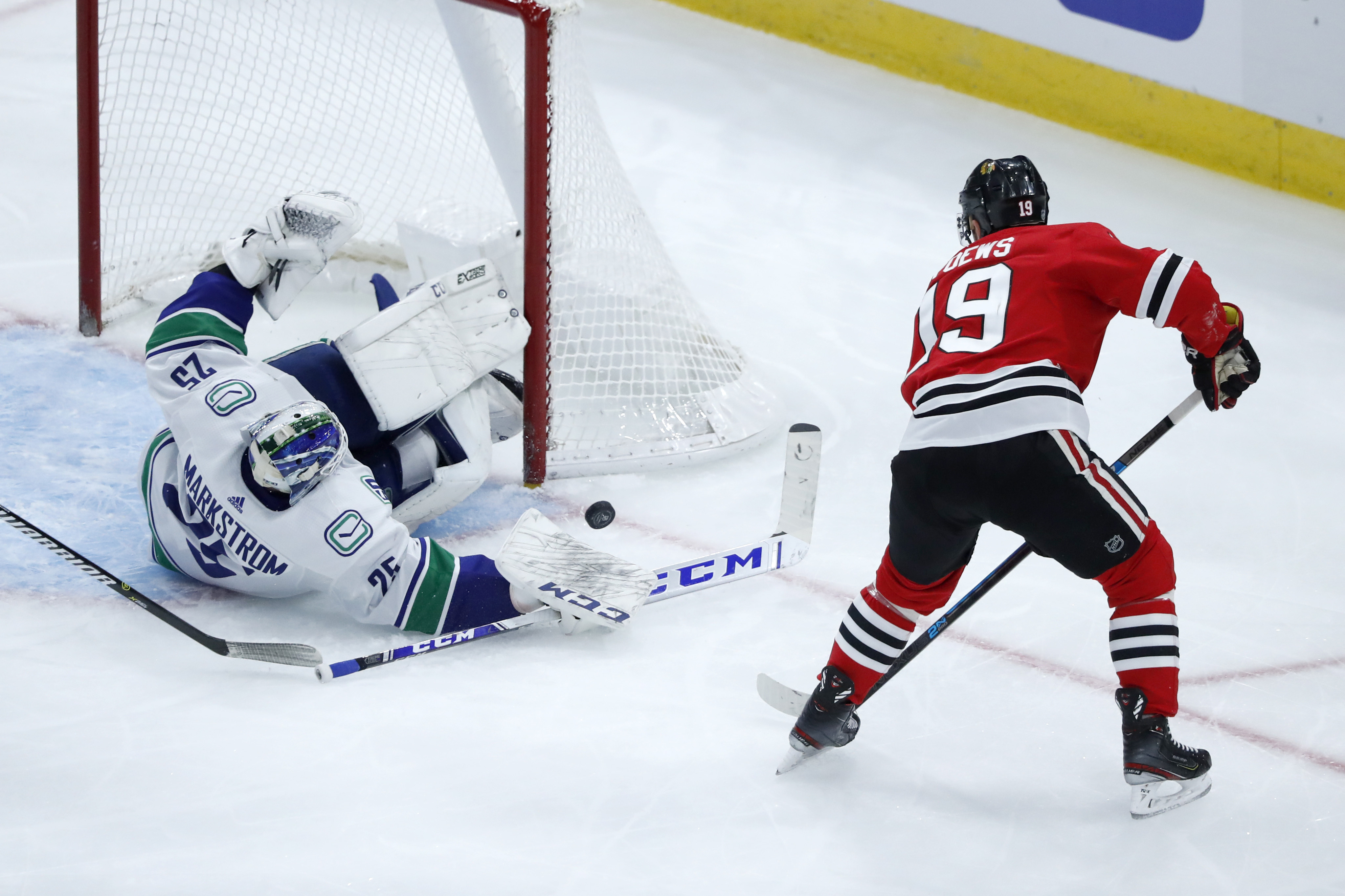 Kane has goal and 2 assists, Blackhawks beat Canucks 5-2