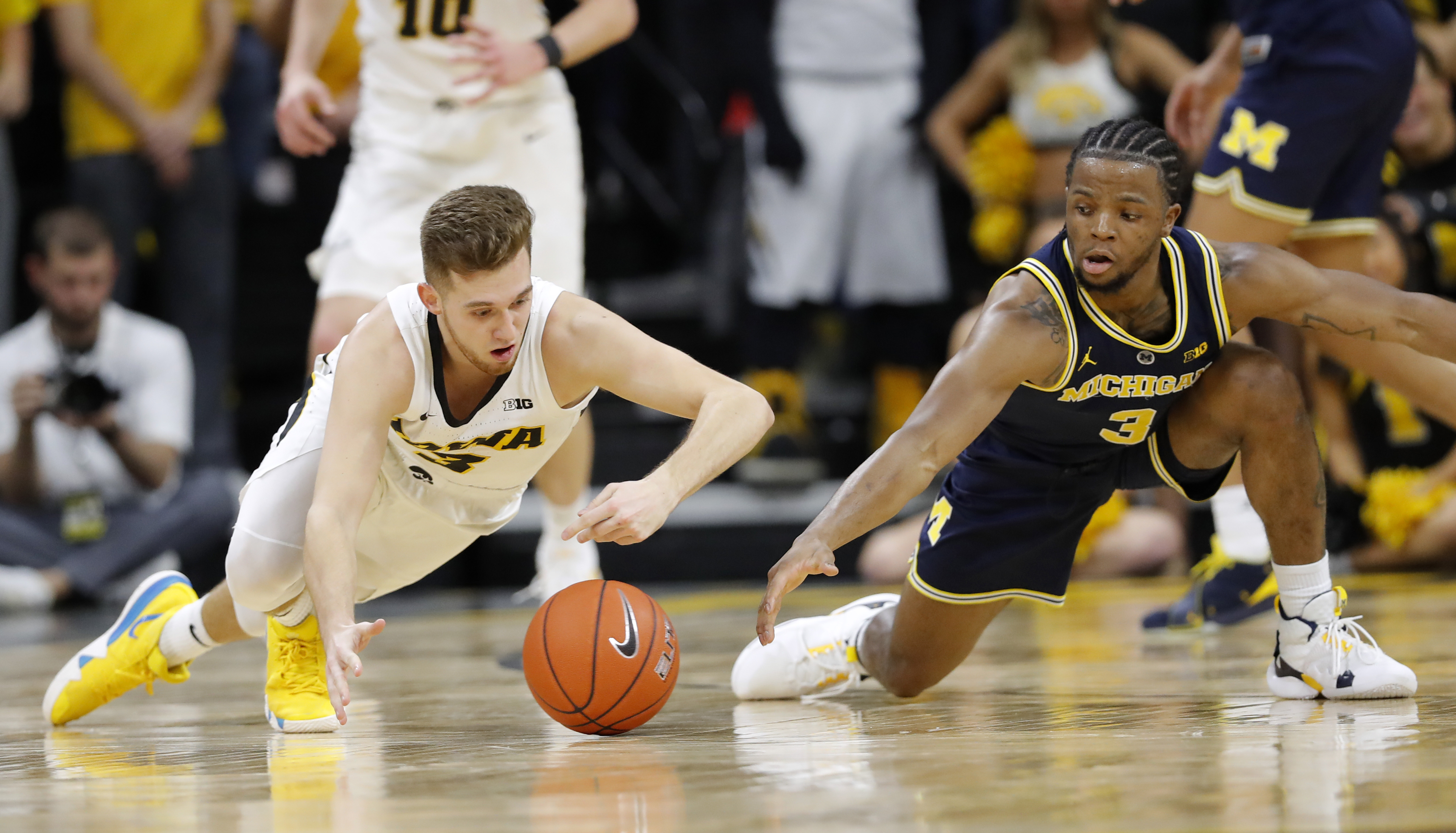 Iowa stuns No. 5 Michigan 74-59