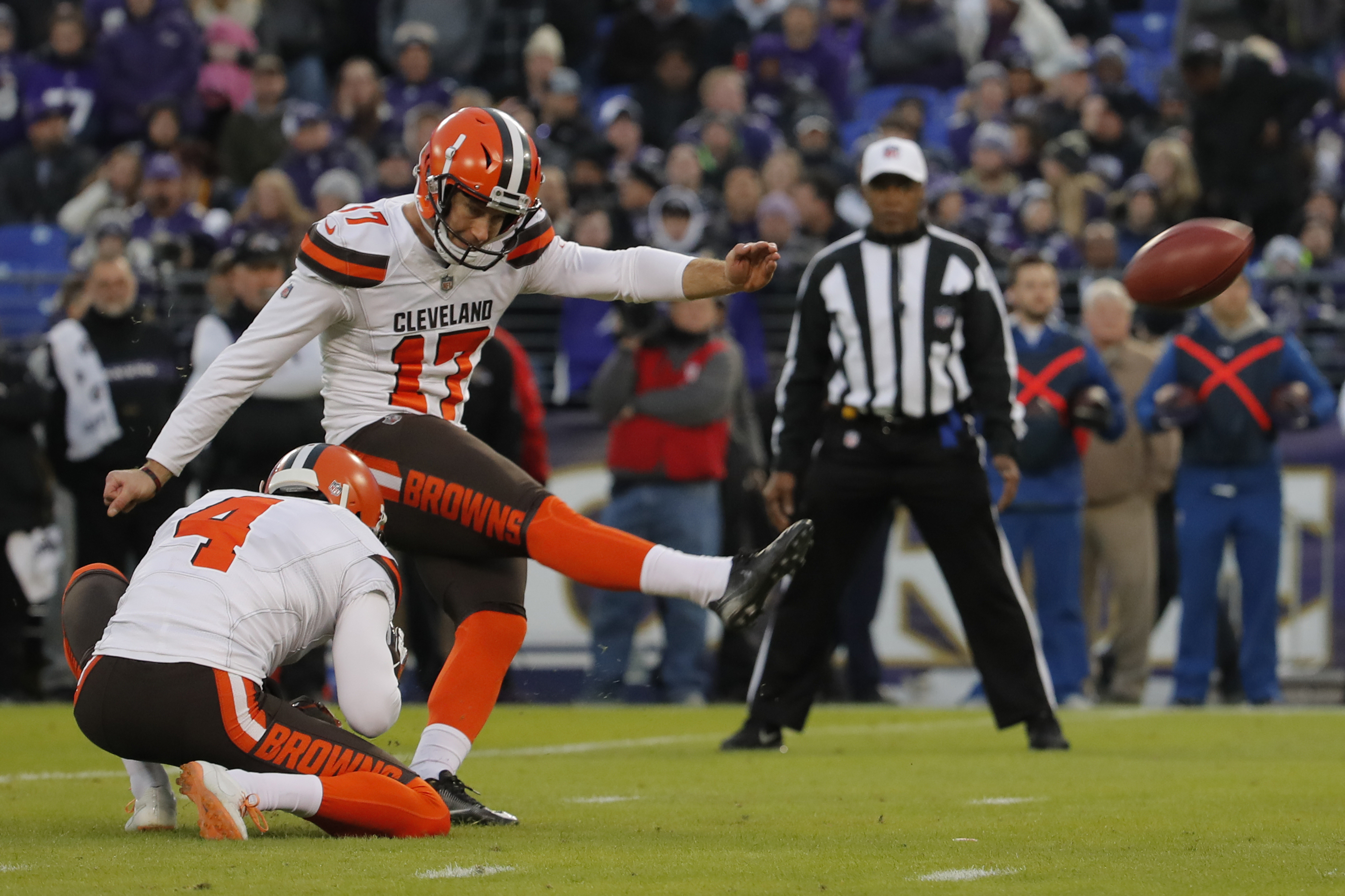 Middle men: Browns hoping erratic kickers straighten out