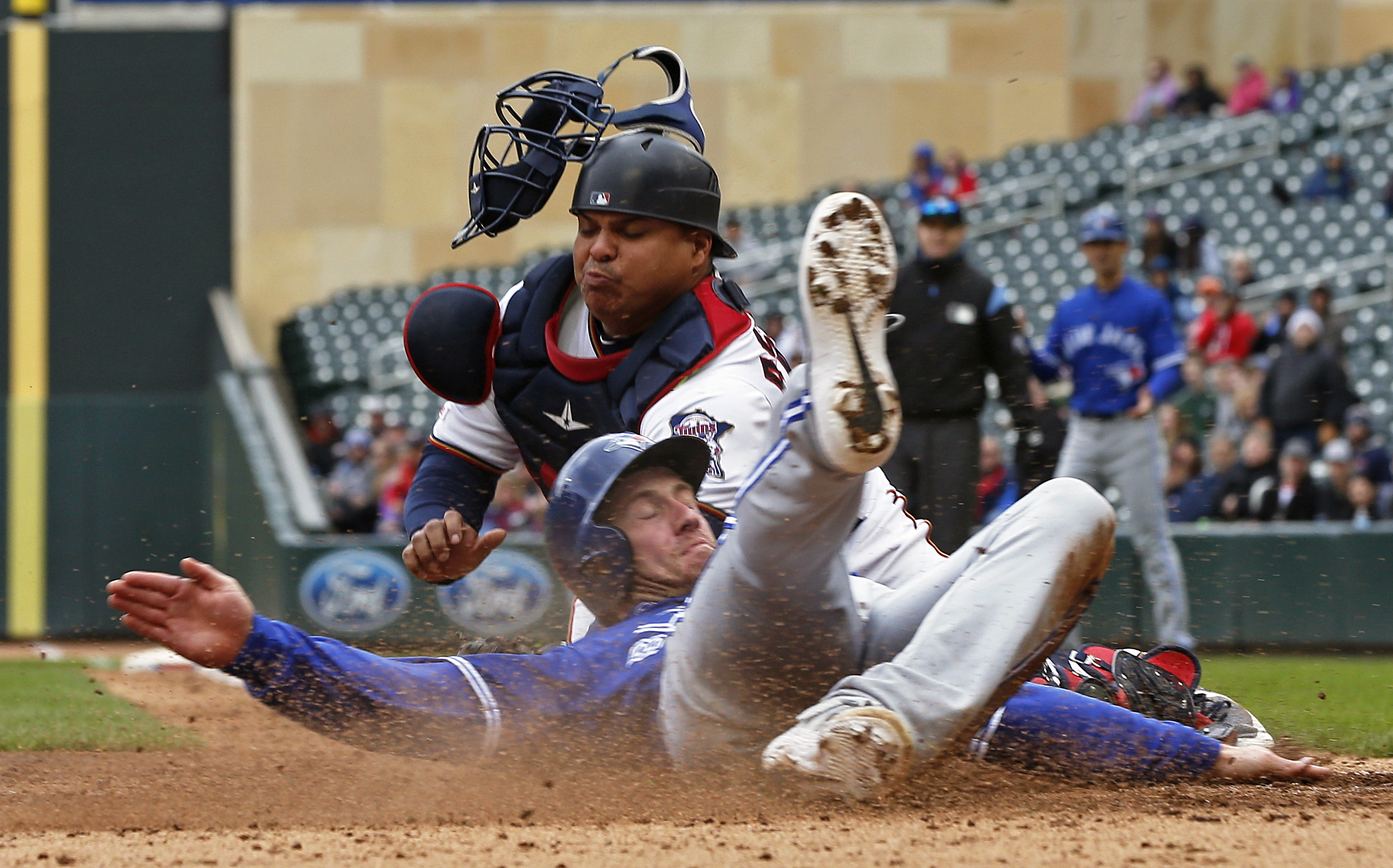 Grichuk, Smoak, Hernandez hit HRs, Blue Jays top Twins 7-4