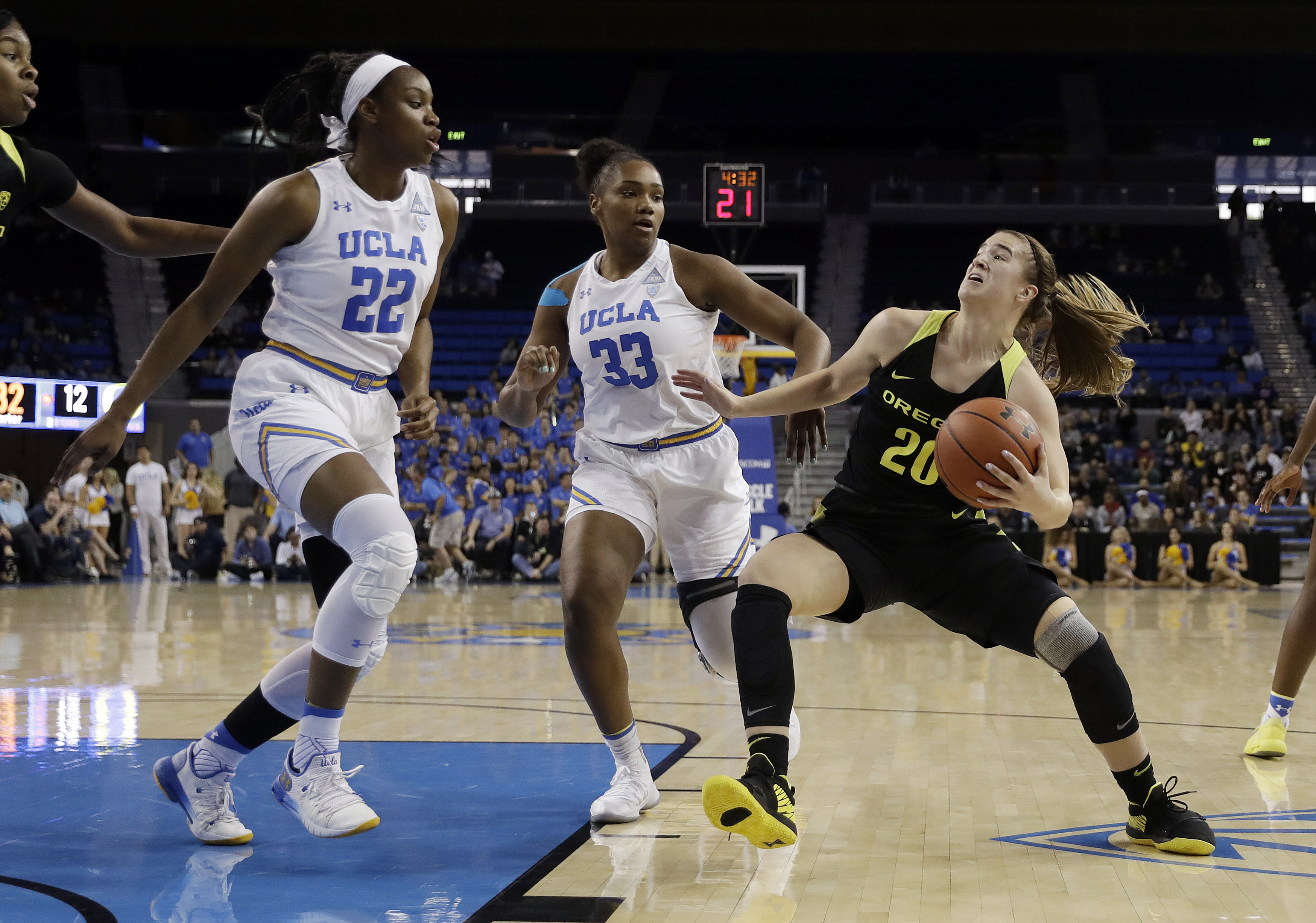 No. 5 Oregon women rout UCLA 72-52 with dominant 4th quarter
