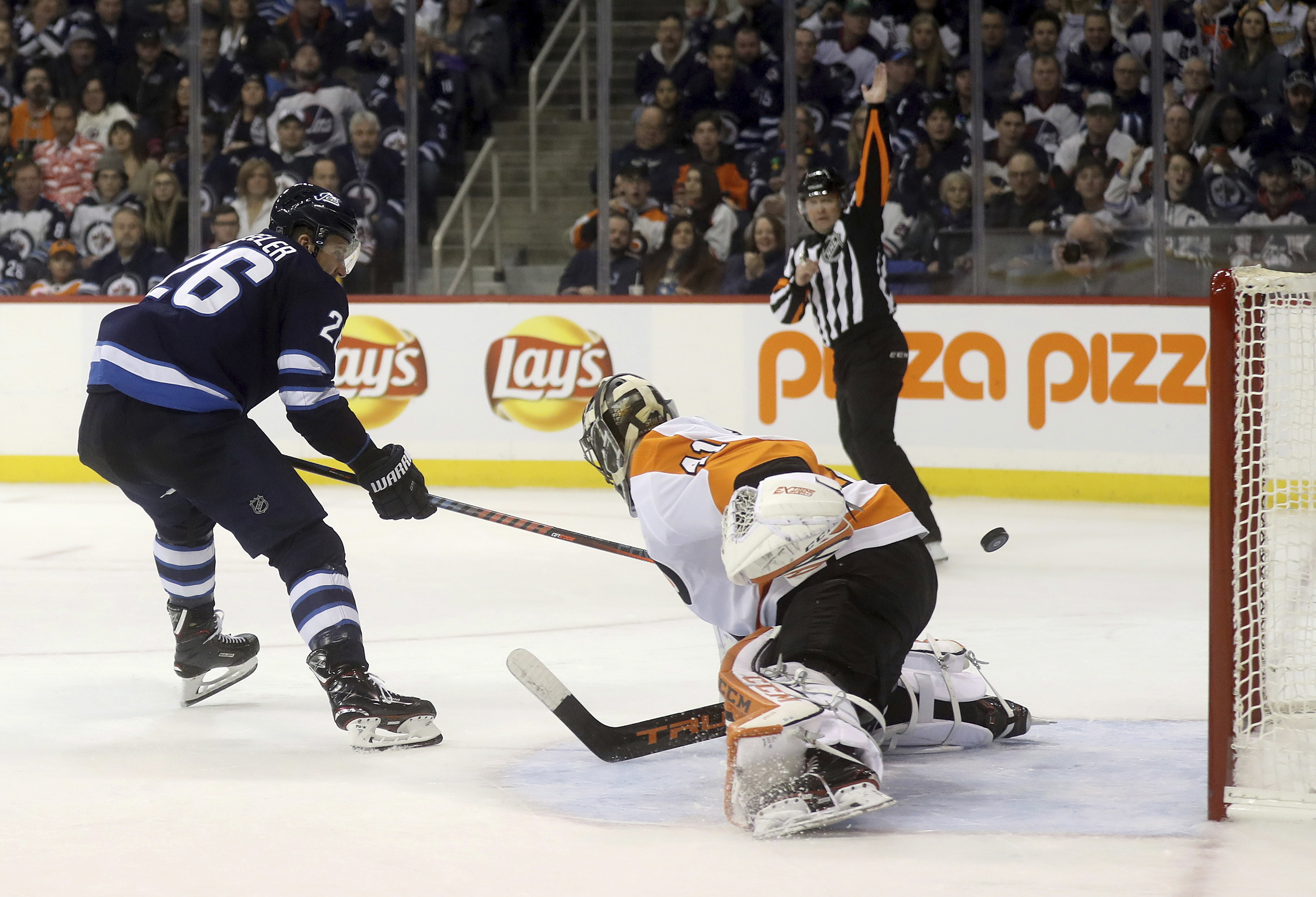 Jets get 3 on power play, rout Flyers 7-1