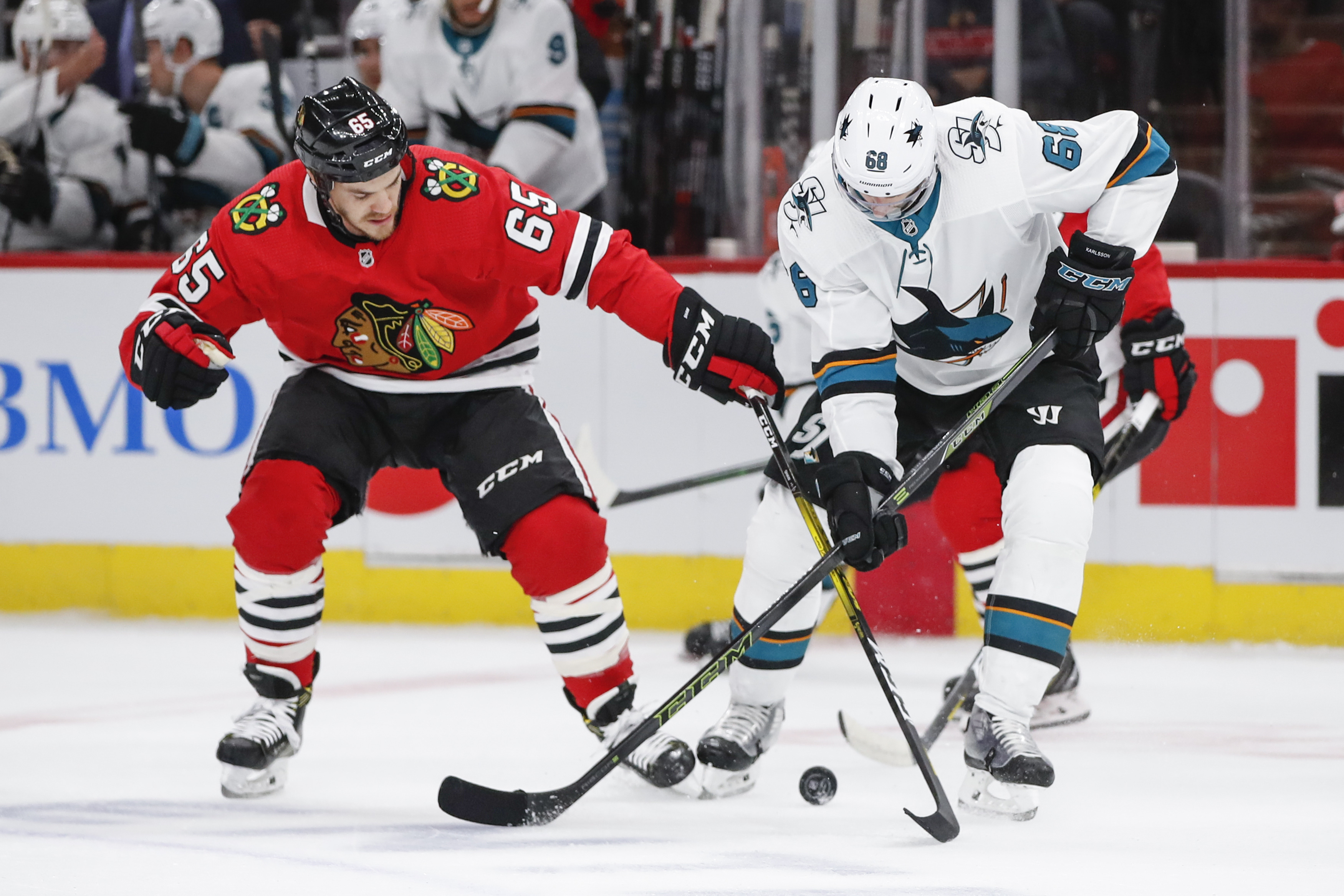 Marleau helps Sharks beat Blackhawks 5-4 for 1st win