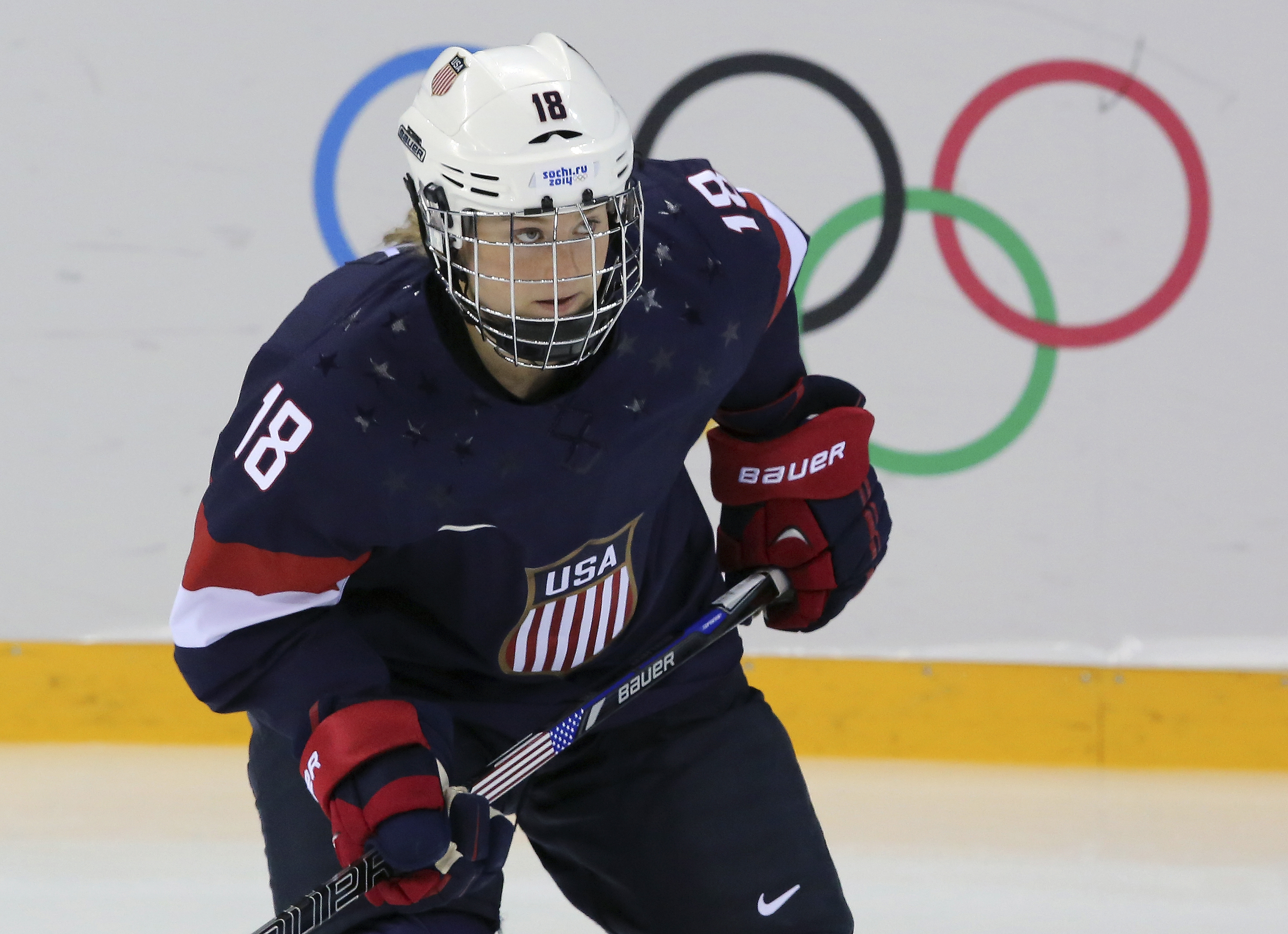 Former hockey Olympian Lyndsey Fry giving back in Arizona