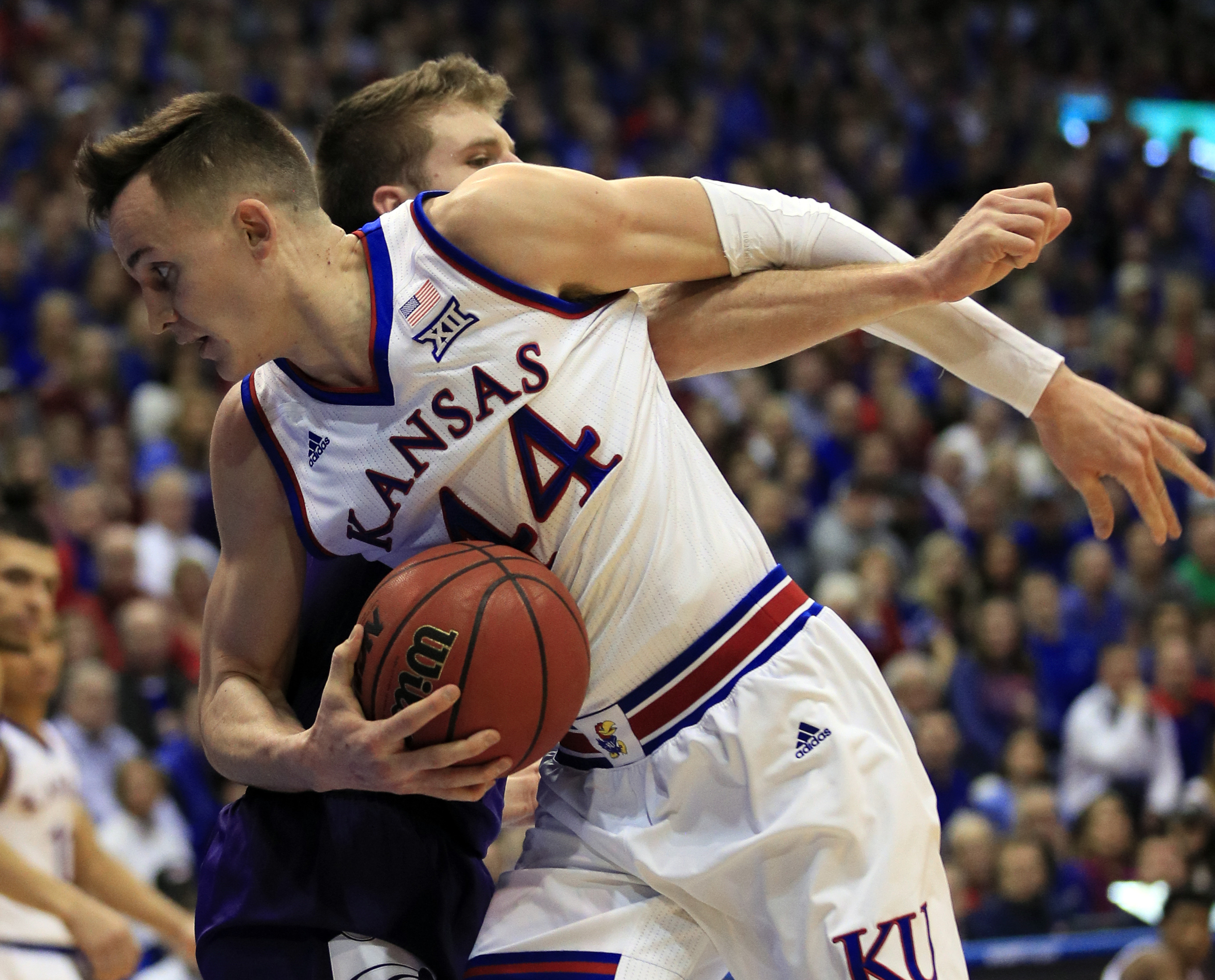 No. 15 KU tops No. 16 K-State 64-49 to maintain Big 12 hopes