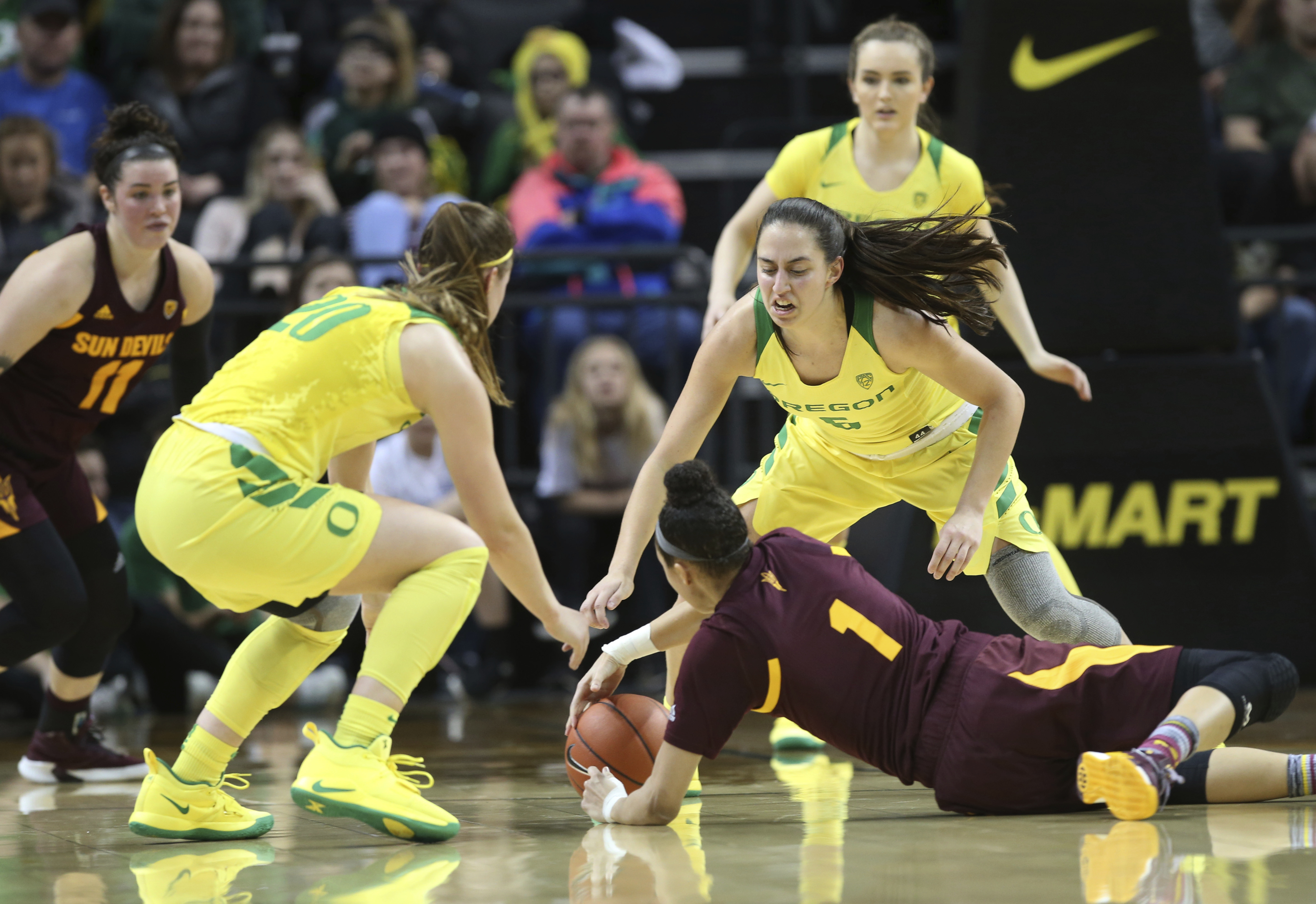 Ionescu, No. 5 Oregon women hold off No. 19 Arizona State