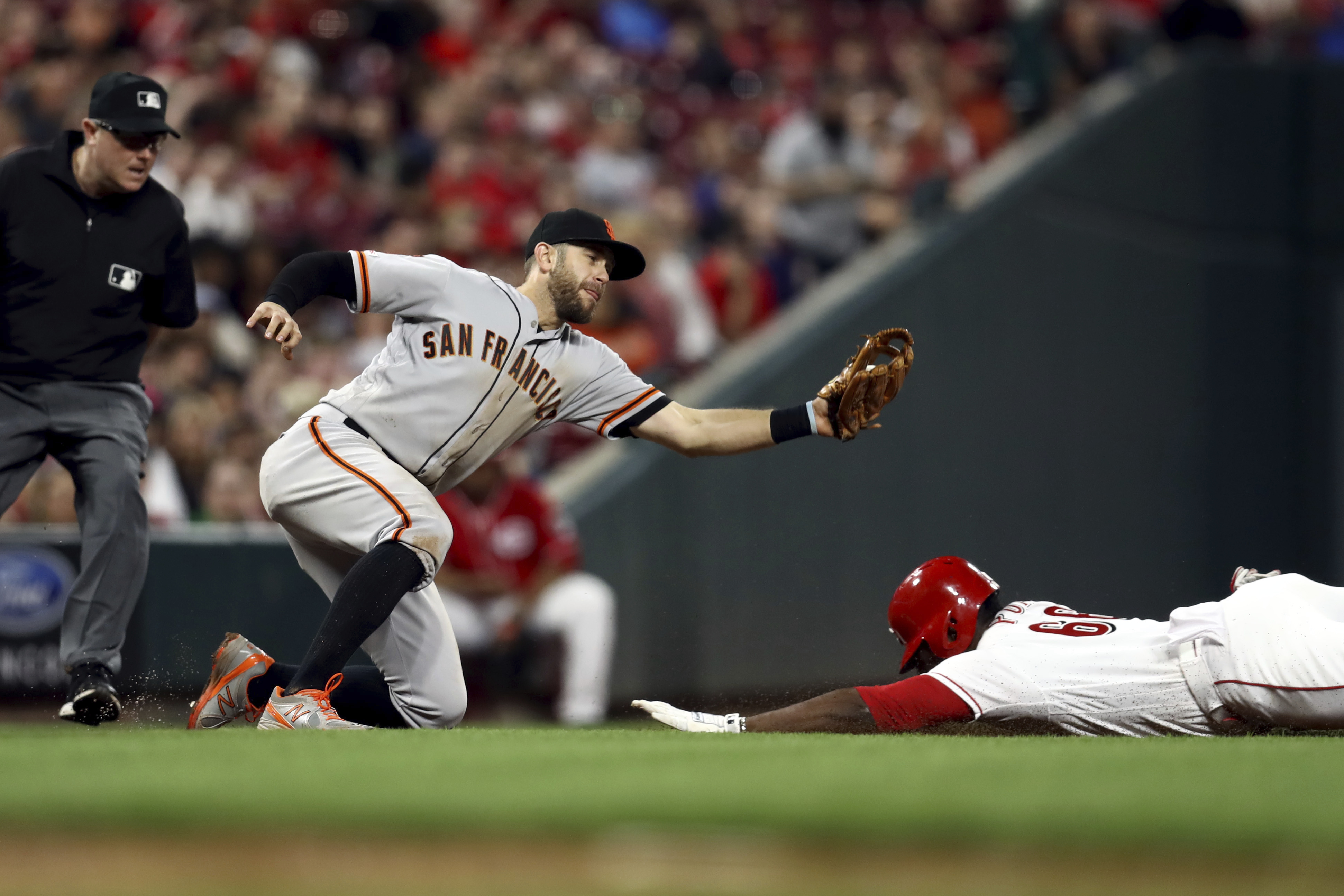 Giants overcome 8-run deficit, beat Reds 12-11 in 10 innings