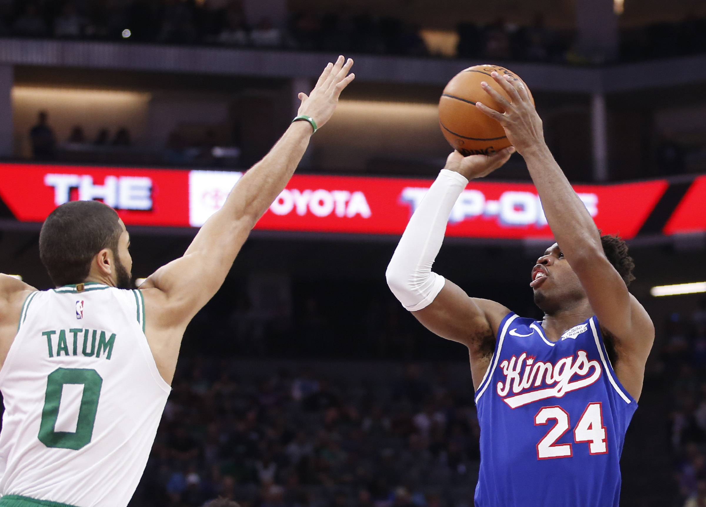 Kings snap Celtics' 10-game win streak with 100-99 Victory
