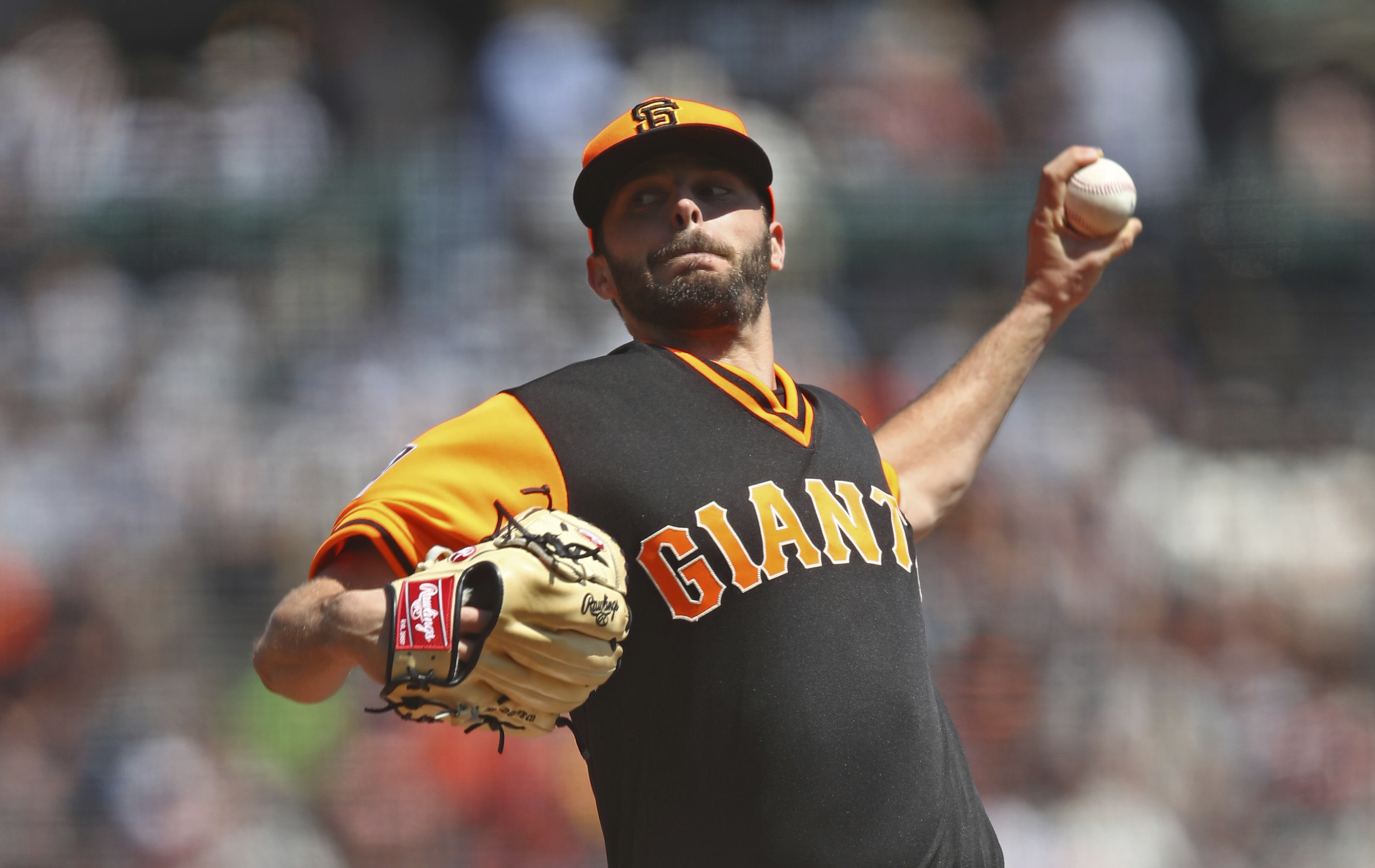 Giants nearly blow another big lead, hold off Rangers 5-3