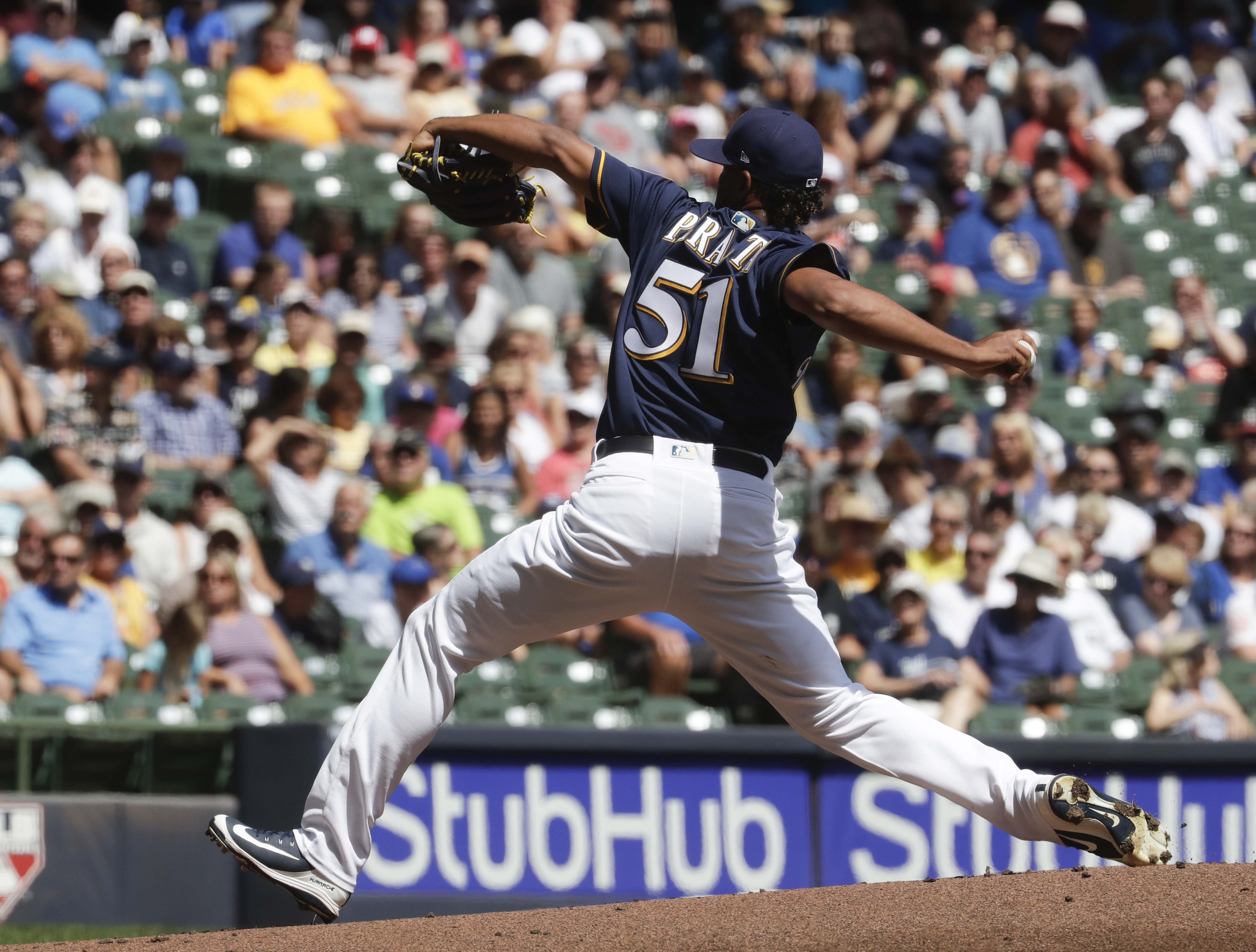 Peralta, Yelich pace Brewers past Reds, 4-0