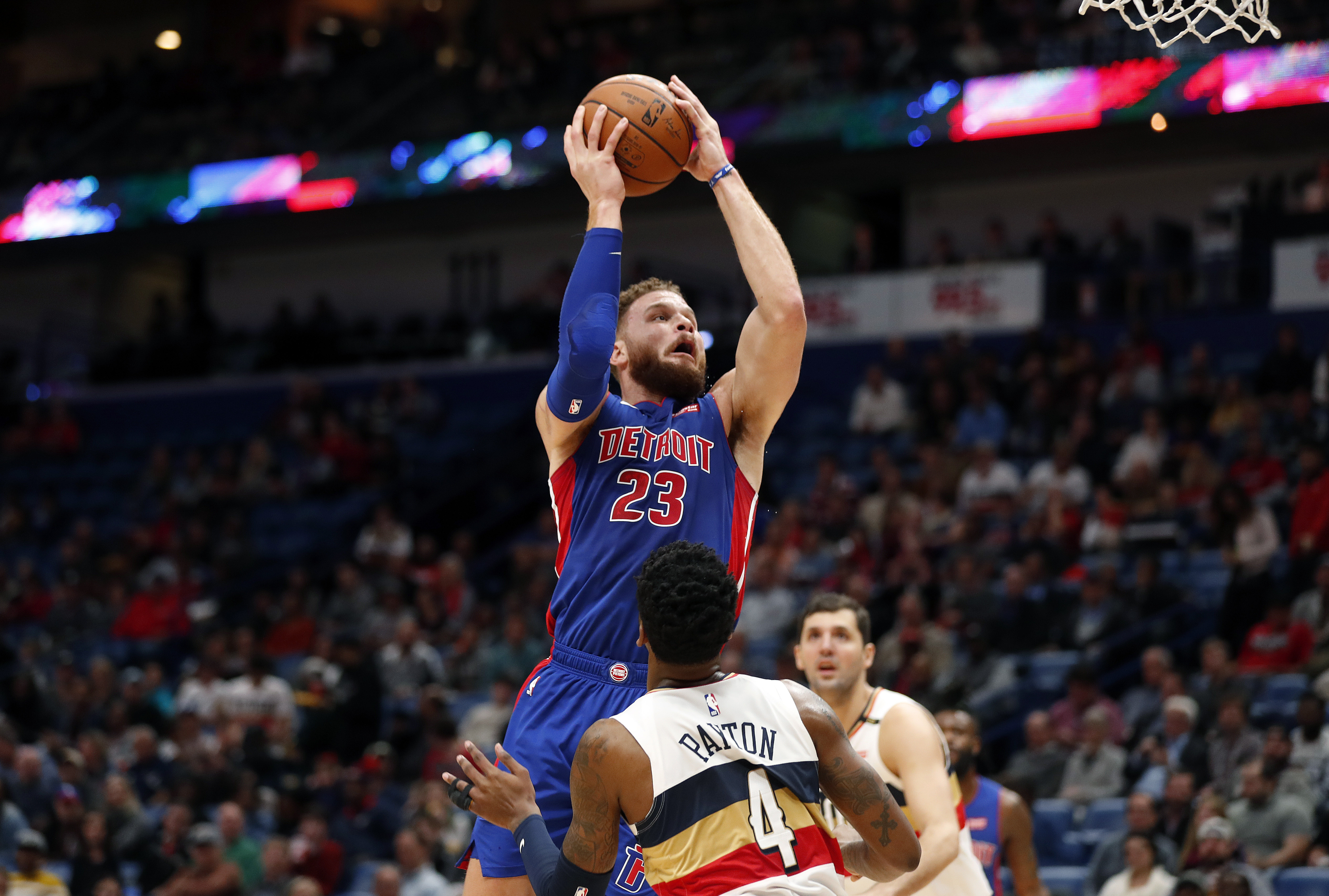 Griffin scores 37, Pistons hold off Pelicans 98-94