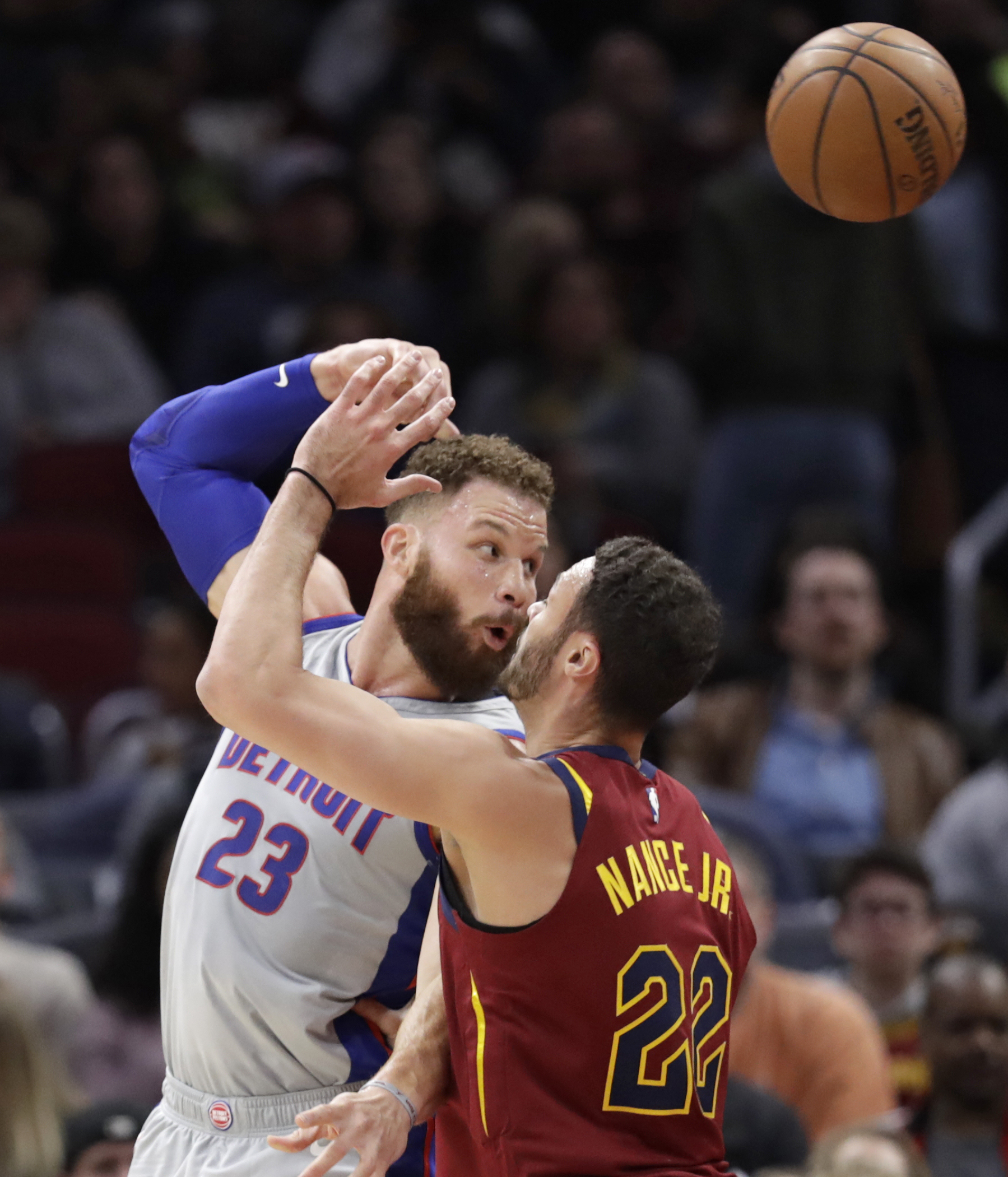 Kennard scores 26, Pistons punish Cavaliers 129-93