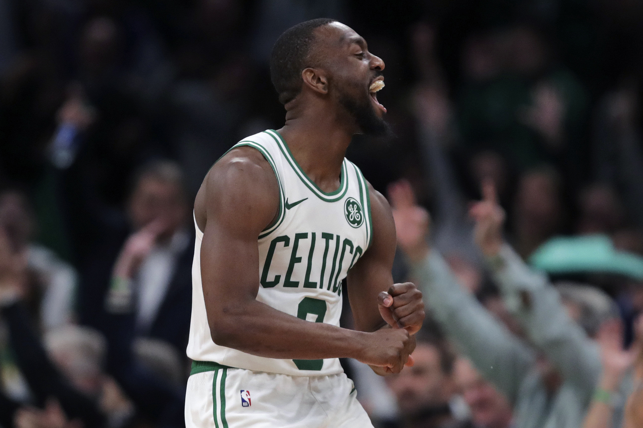 Walker gets hot late, scores 29 as Celtics beat Mavs 116-106