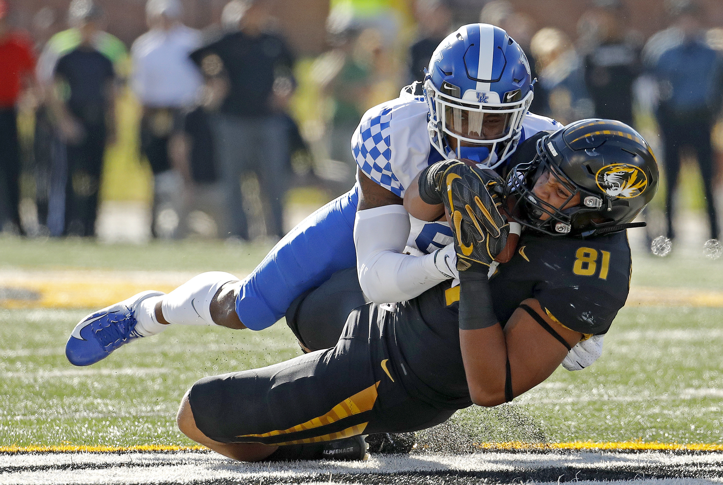 No. 12 Kentucky scores on last play, beats Missouri 15-14