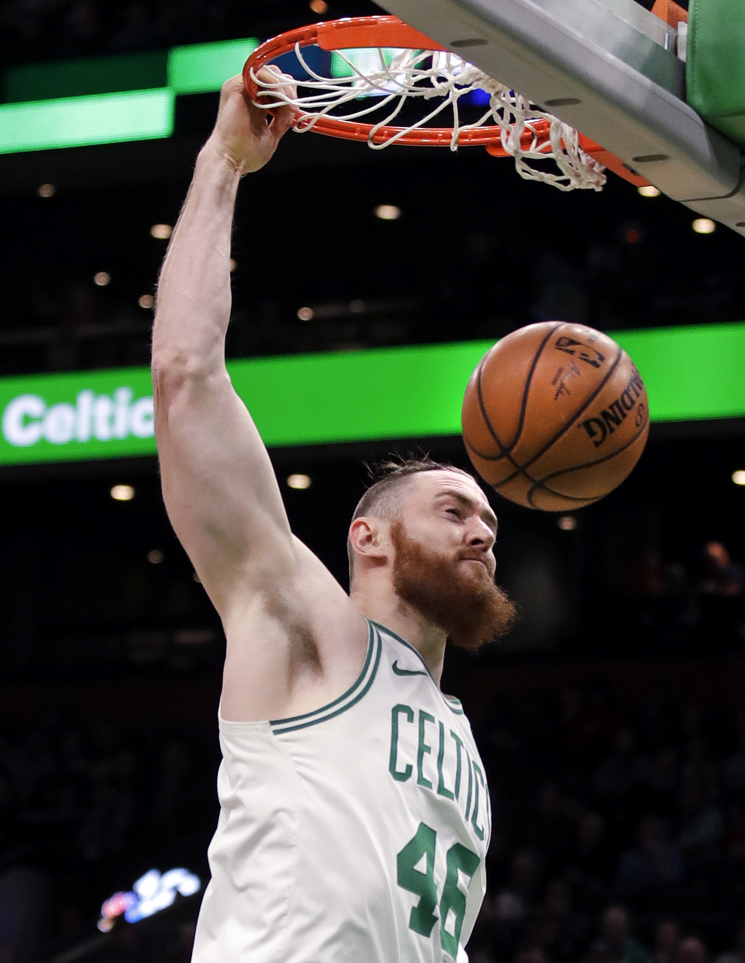 Celtics C Baynes out with broken bone in left hand