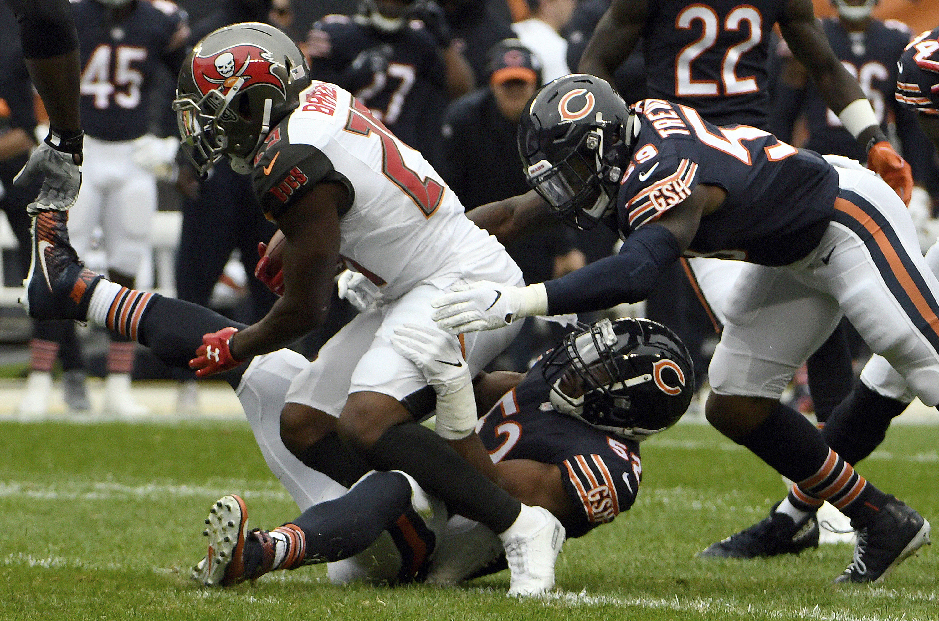 Bears' 'D' gets help from 'O' in 48-10 romp over Bucs