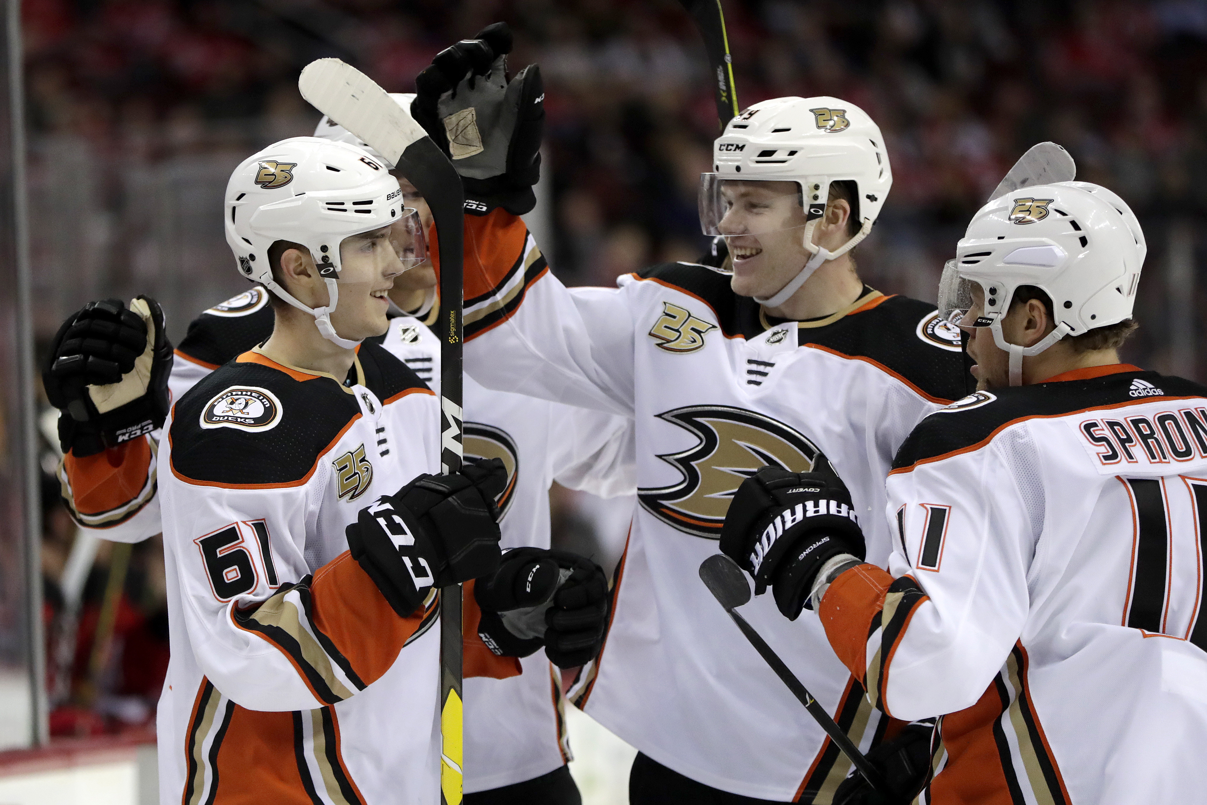 Ducks beat Devils 3-2 for 2nd straight win after record skid