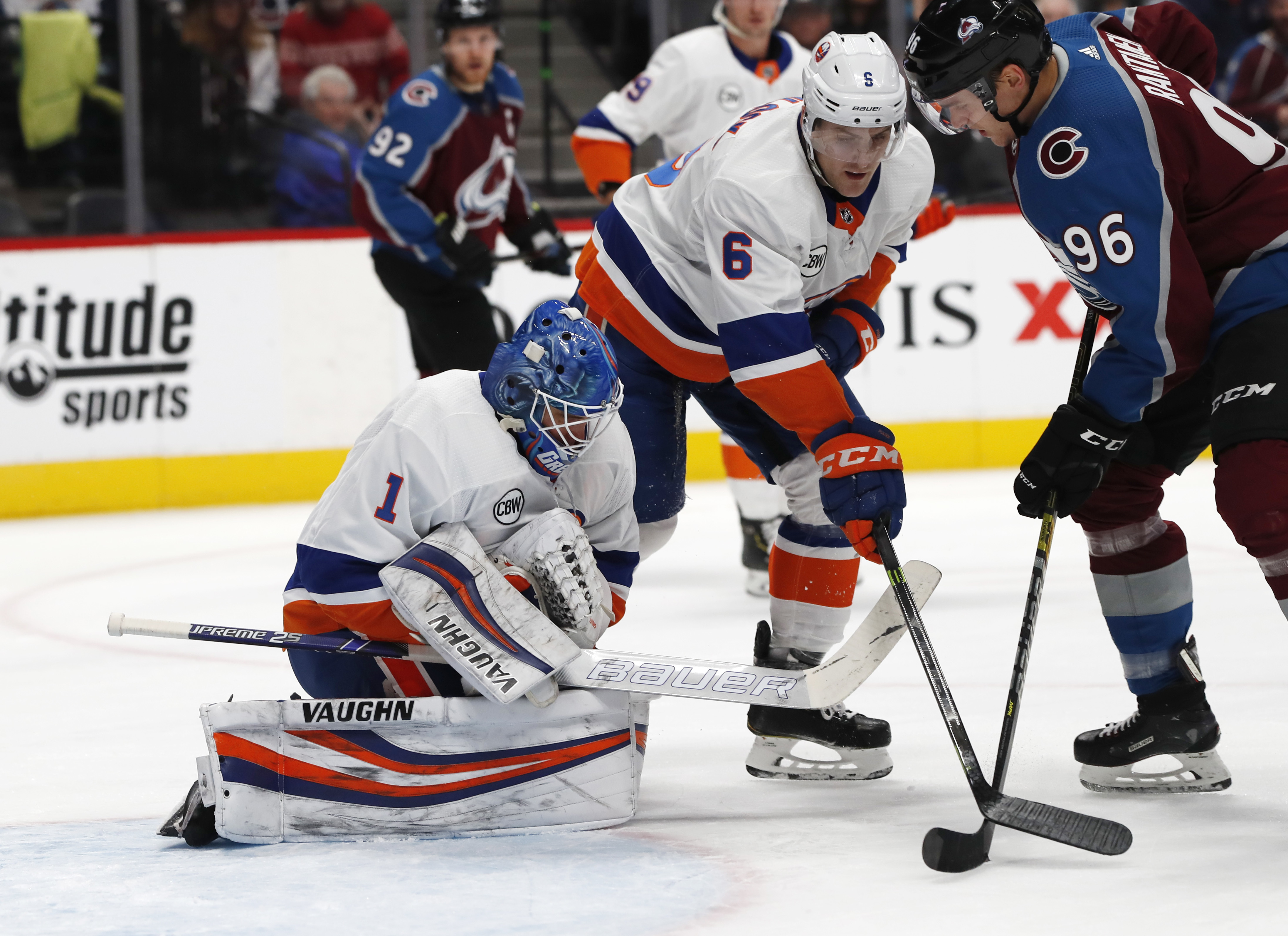 Greiss stymies Avs’ high-scoring offense, Islanders win 4-1