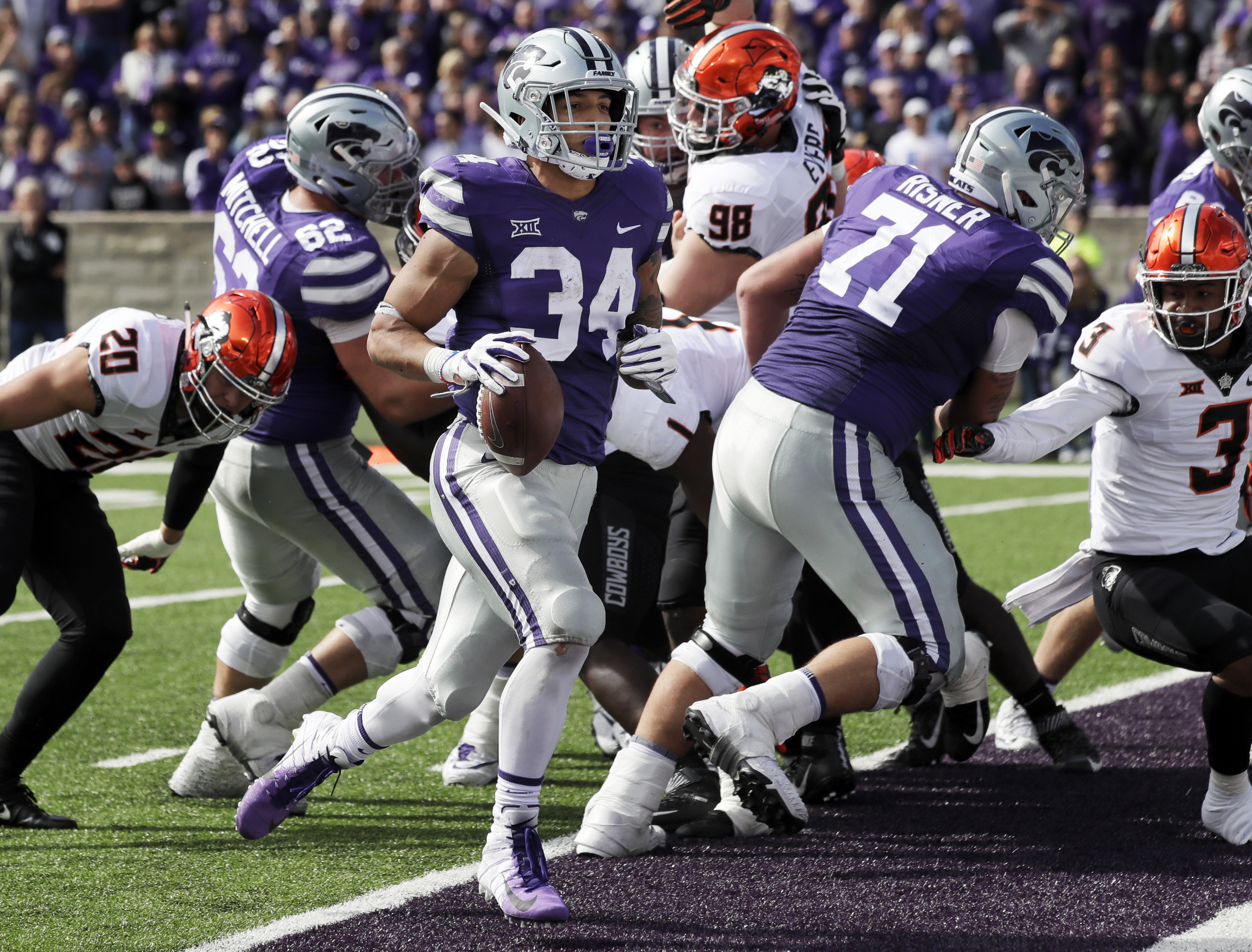 Barnes runs for 4 TDs as K-State routs Oklahoma State, 31-12