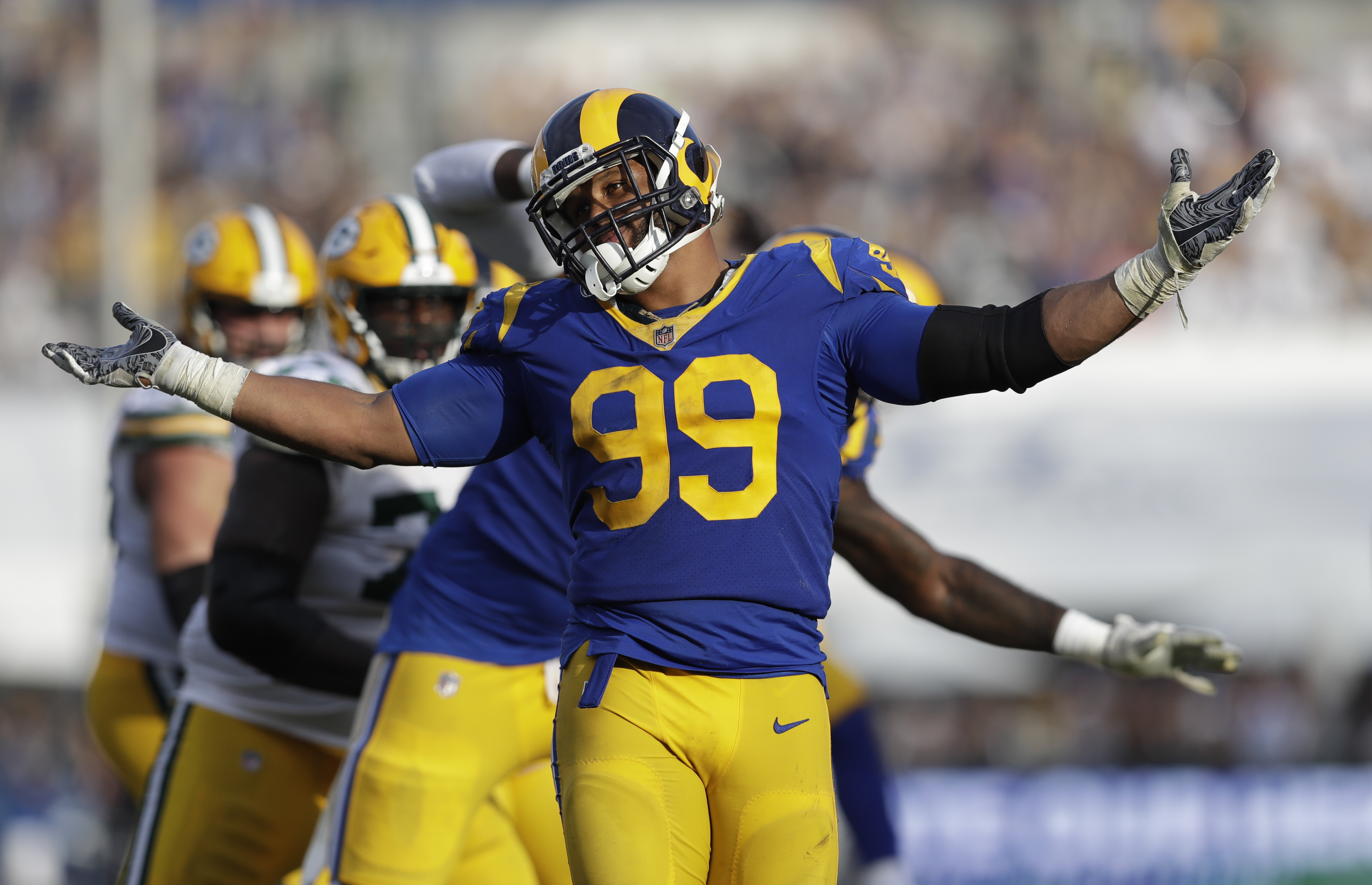 Rams rally to beat Packers to stay unbeaten