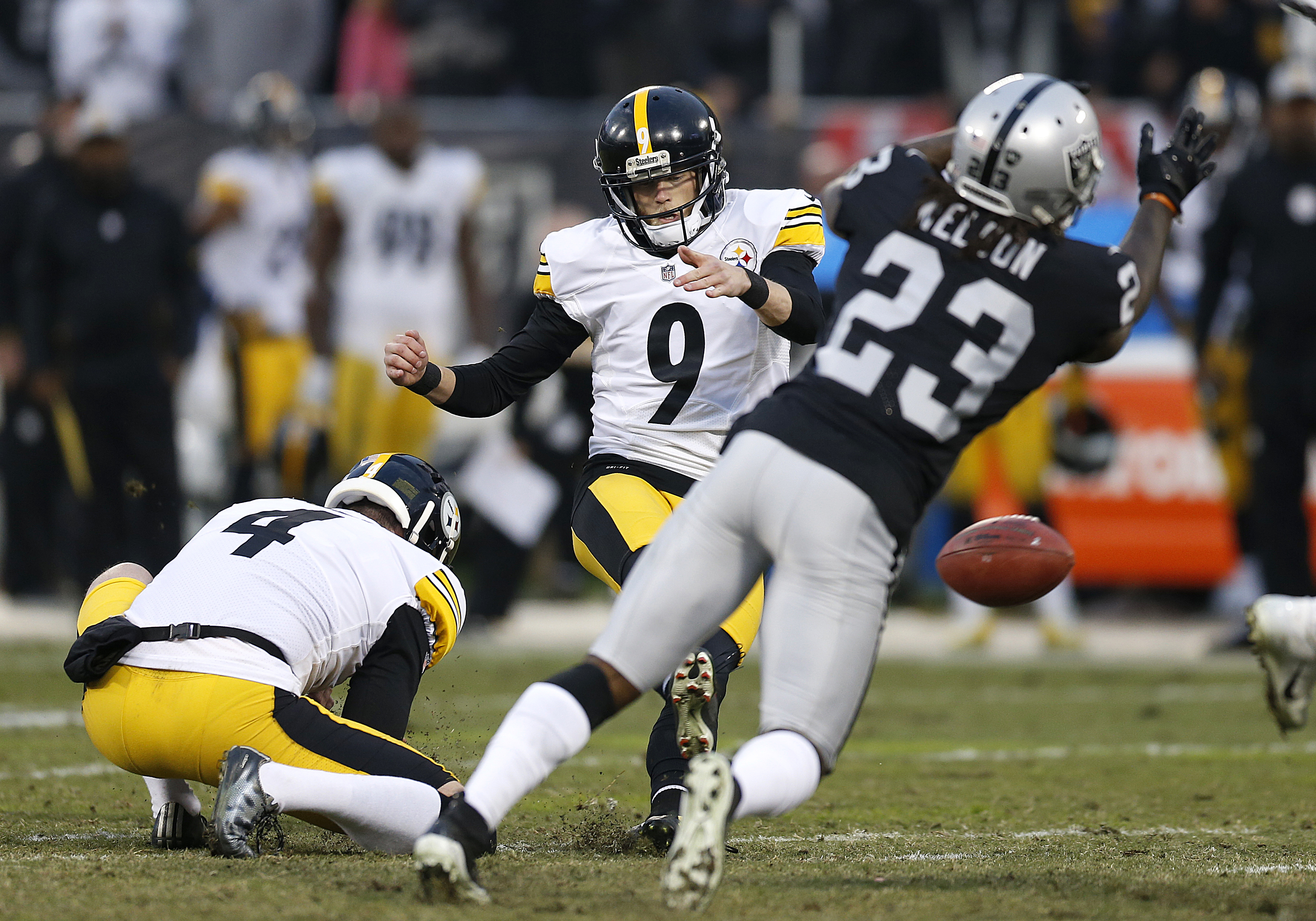 Boswell's missed FG sends Steelers to 24-21 loss to Raiders