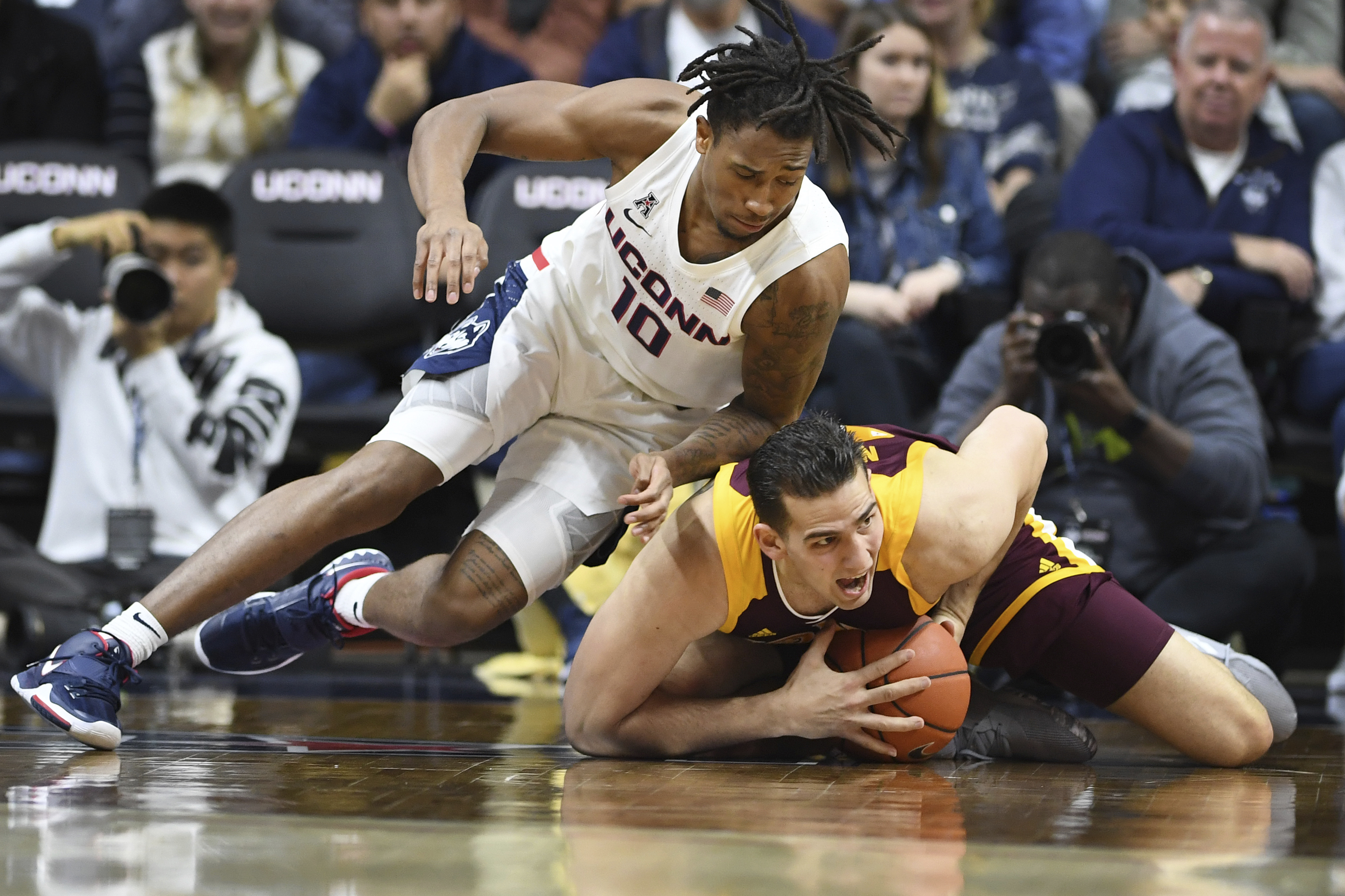 UConn beats Iona 80-62 for third straight win