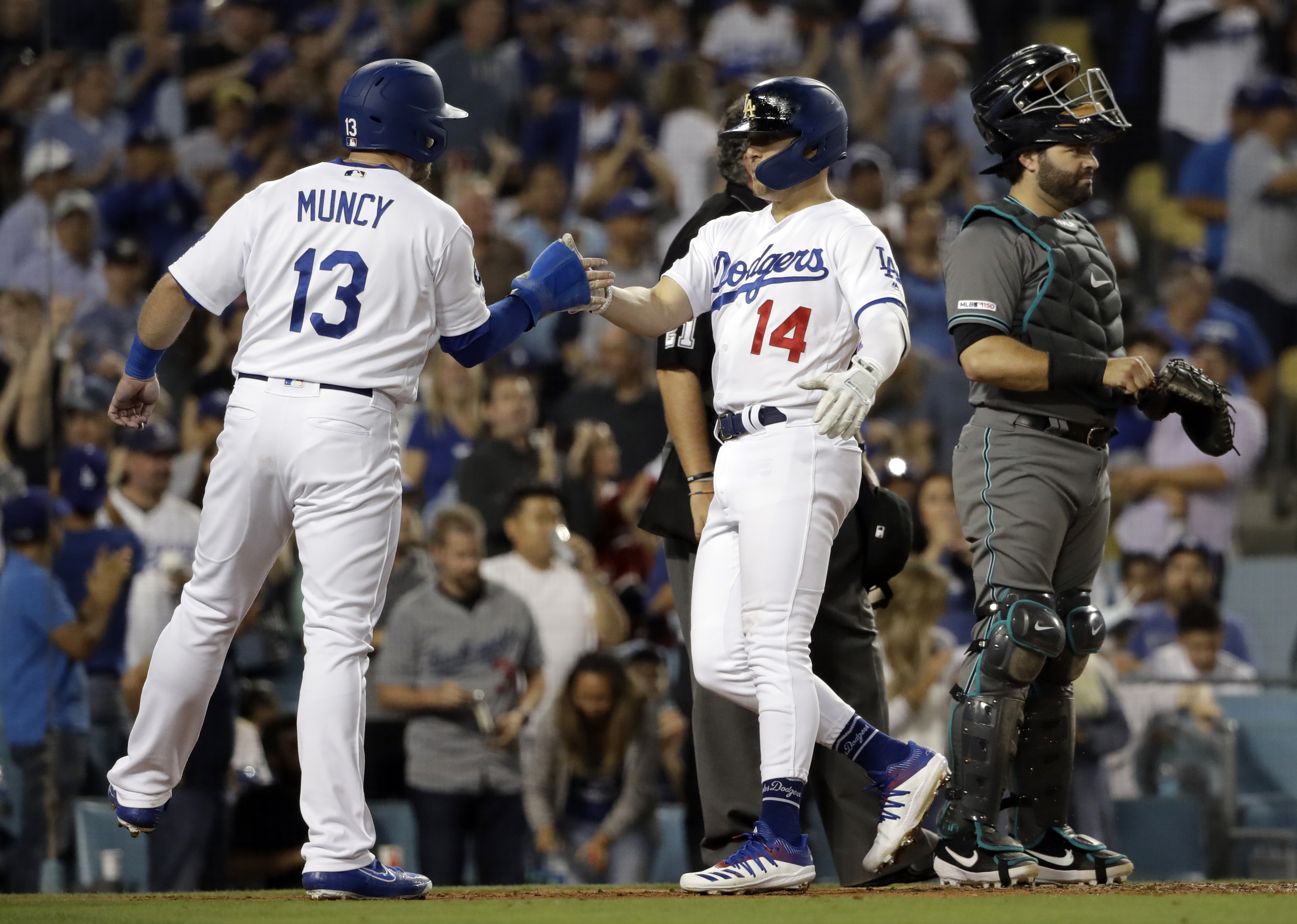 Dodgers beat D-backs 5-4 on 5 straight walks in 9th