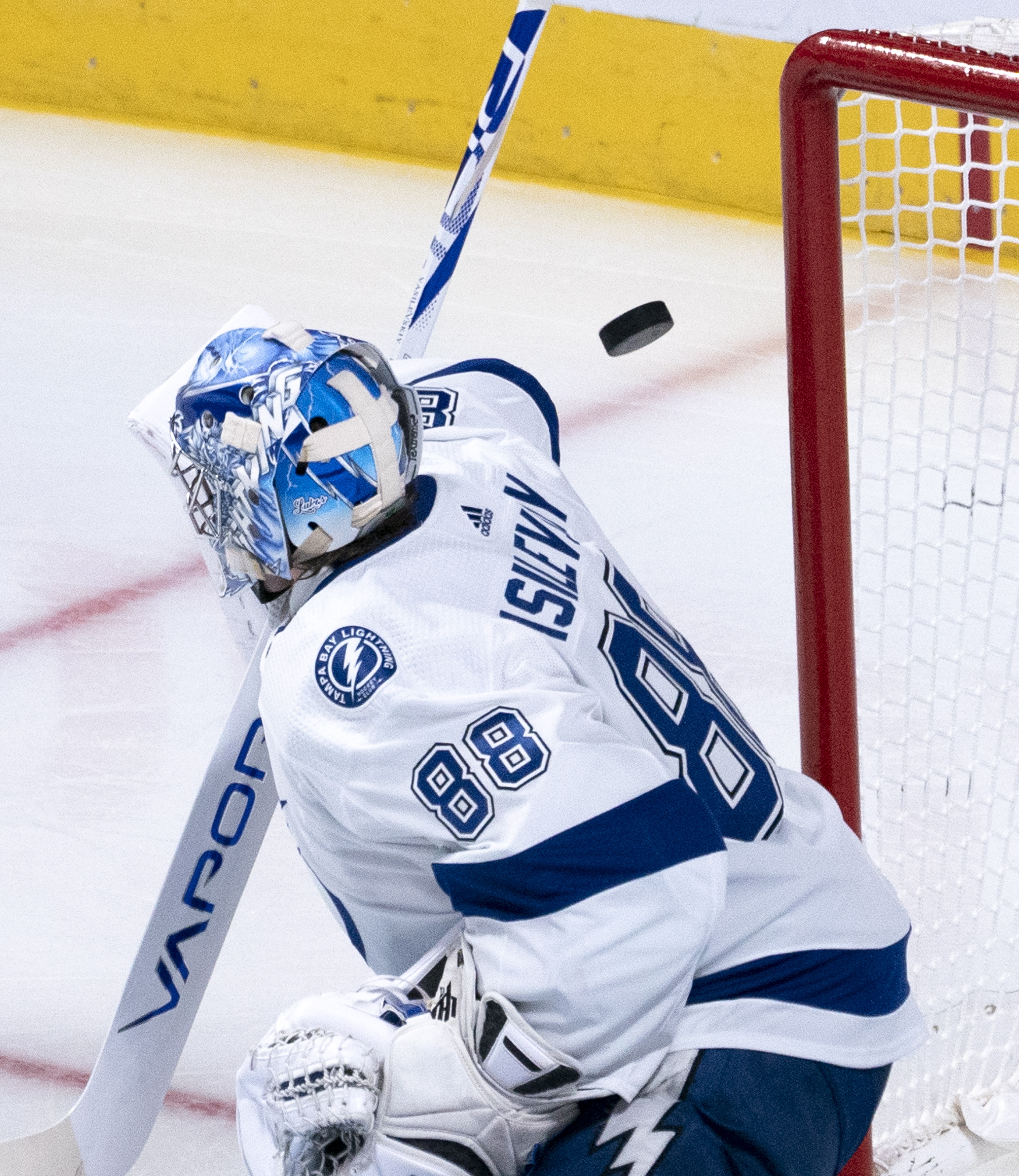 Vasilevskiy leads Lightning to a 3-1 win over Canadiens