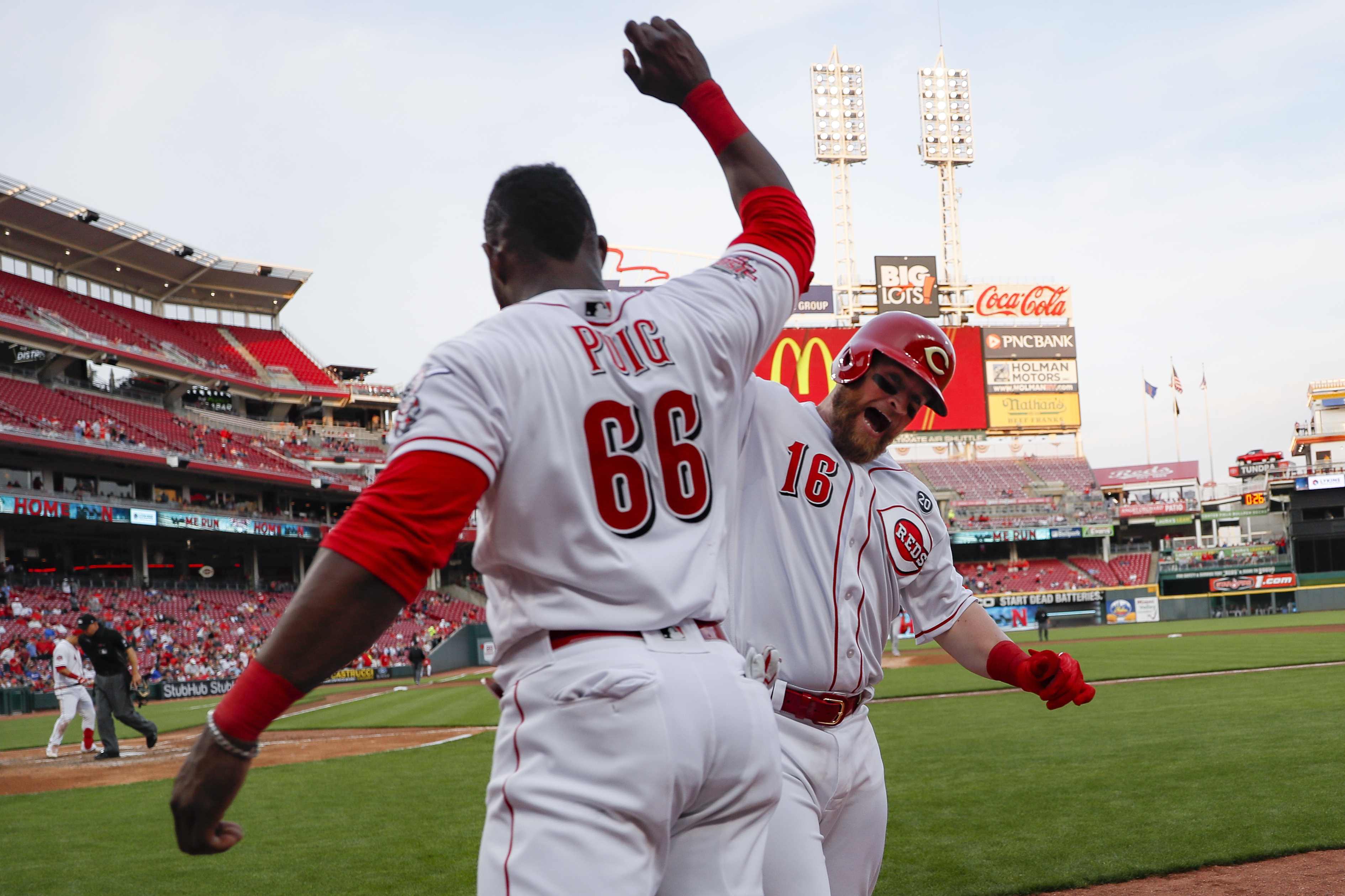 Puig’s long homer helps Reds beat Braves 7-6