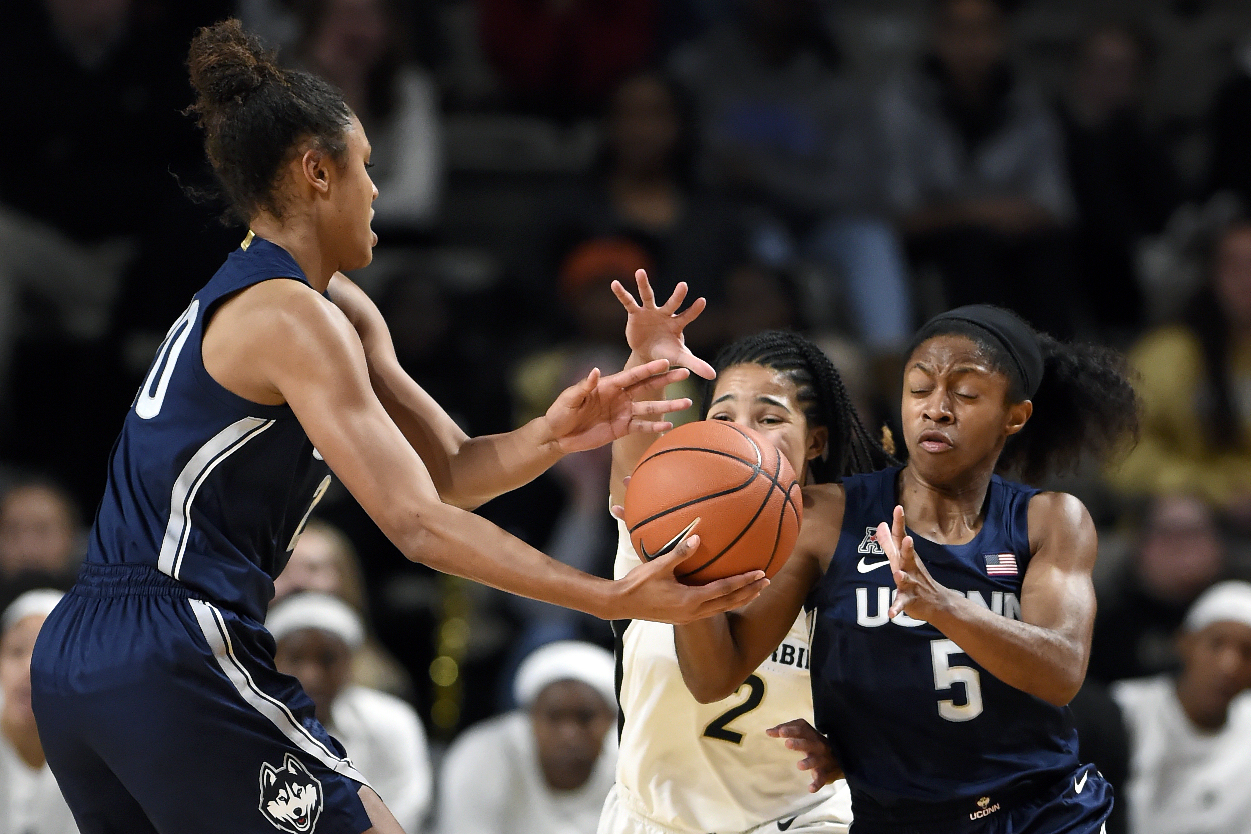 Walker scores 25 as No. 4 UConn women beat Vanderbilt 64-51