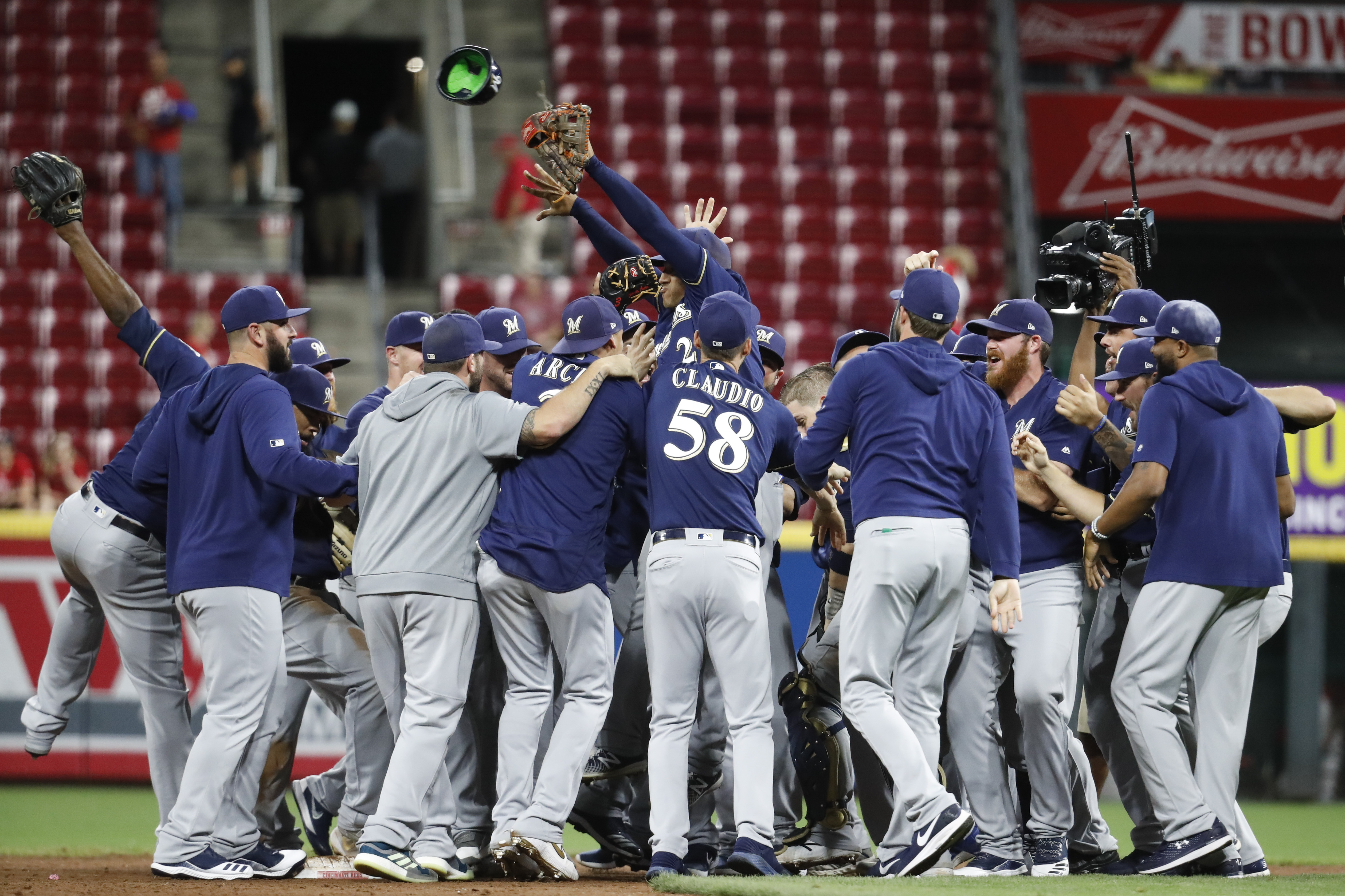 Brewers clinch playoff spot; Twins win AL Central