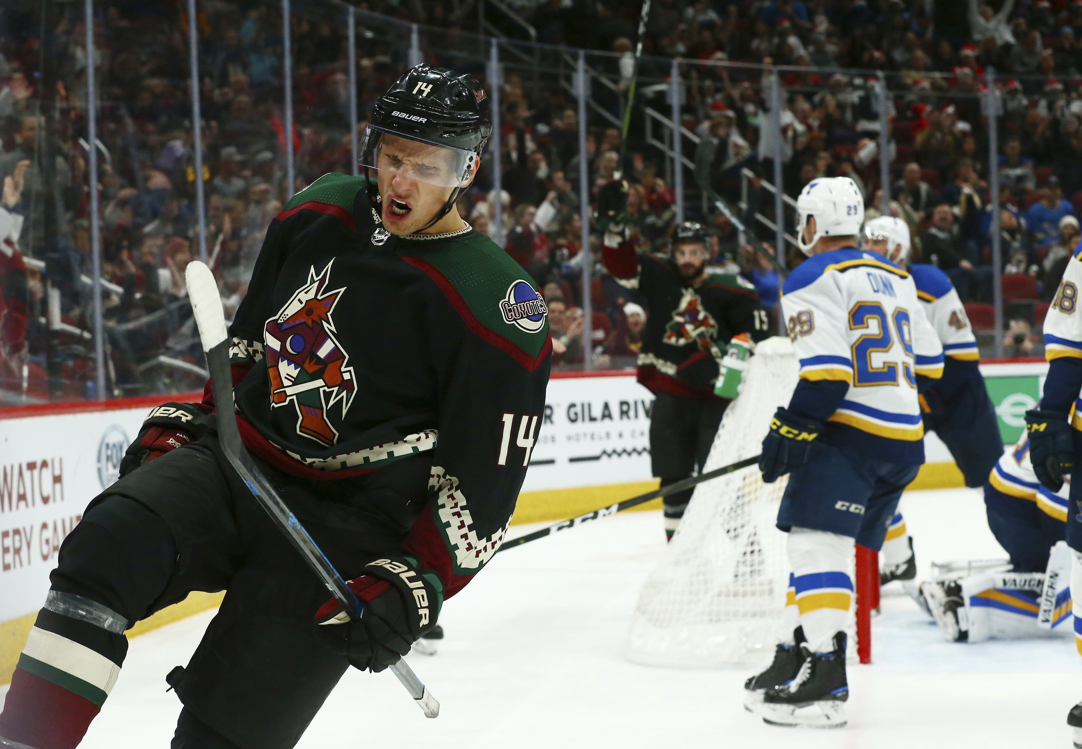 Four-goal second period sends Coyotes past Blues, 6-1