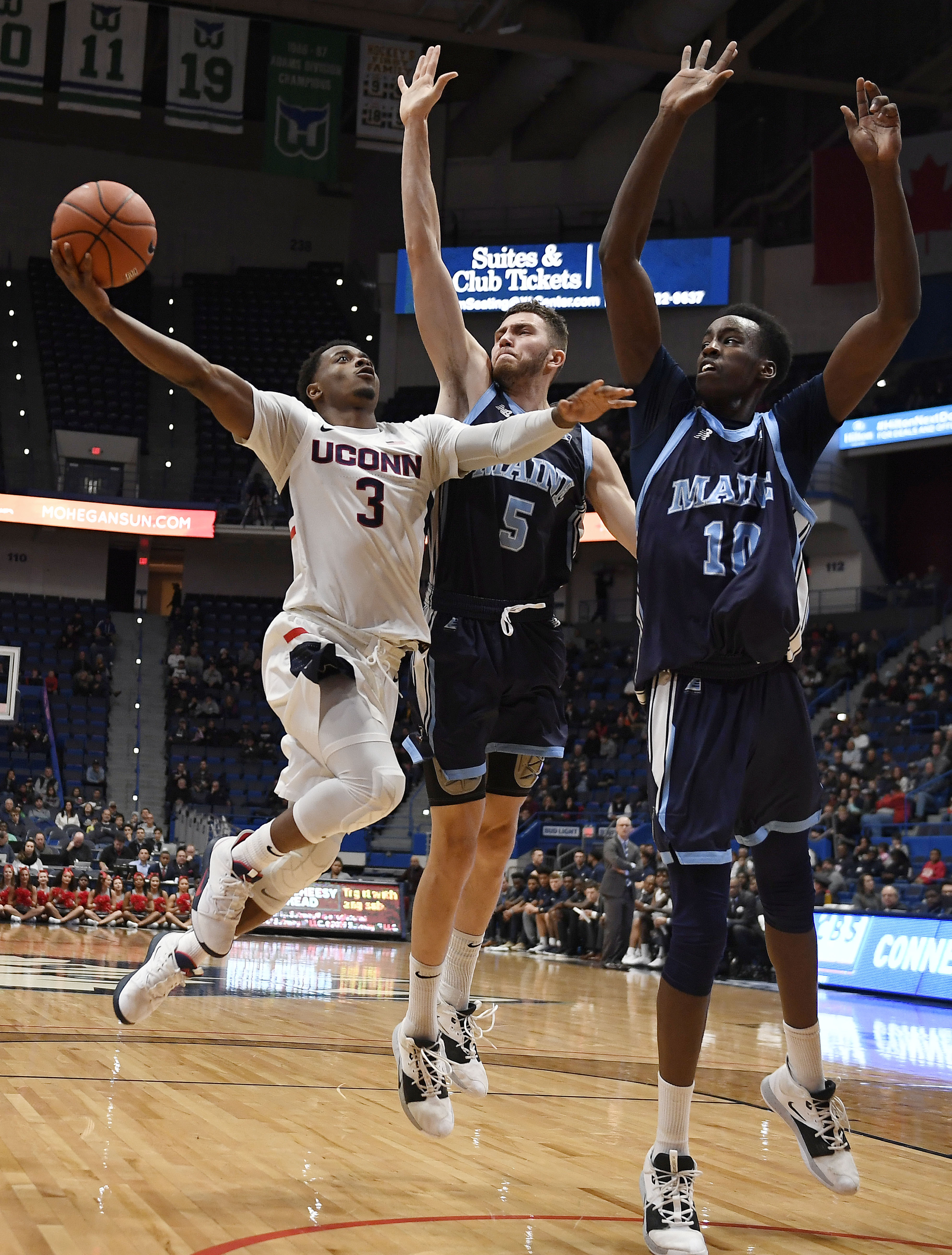 UConn forces 28 turnovers in 64-40 win over Maine