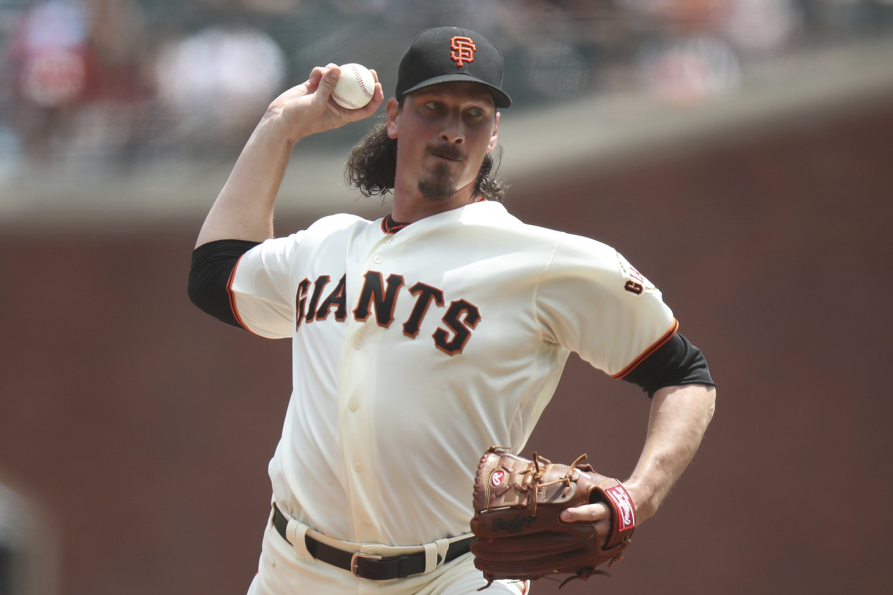 Samardzija throws 8 strong innings, Giants top Phillies 3-1