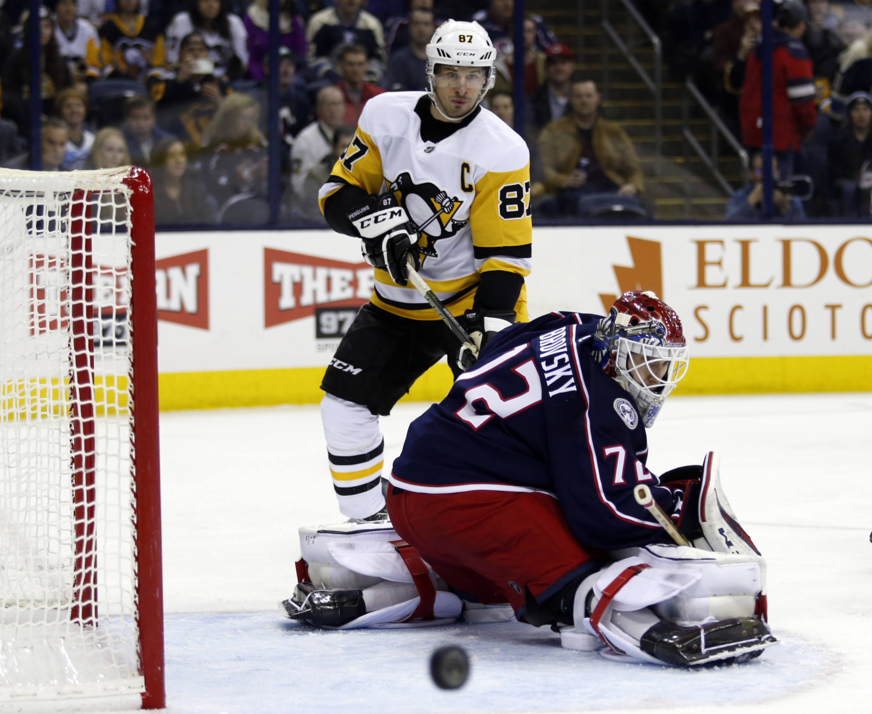 Atkinson scores twice to lift Blue Jackets over Penguins