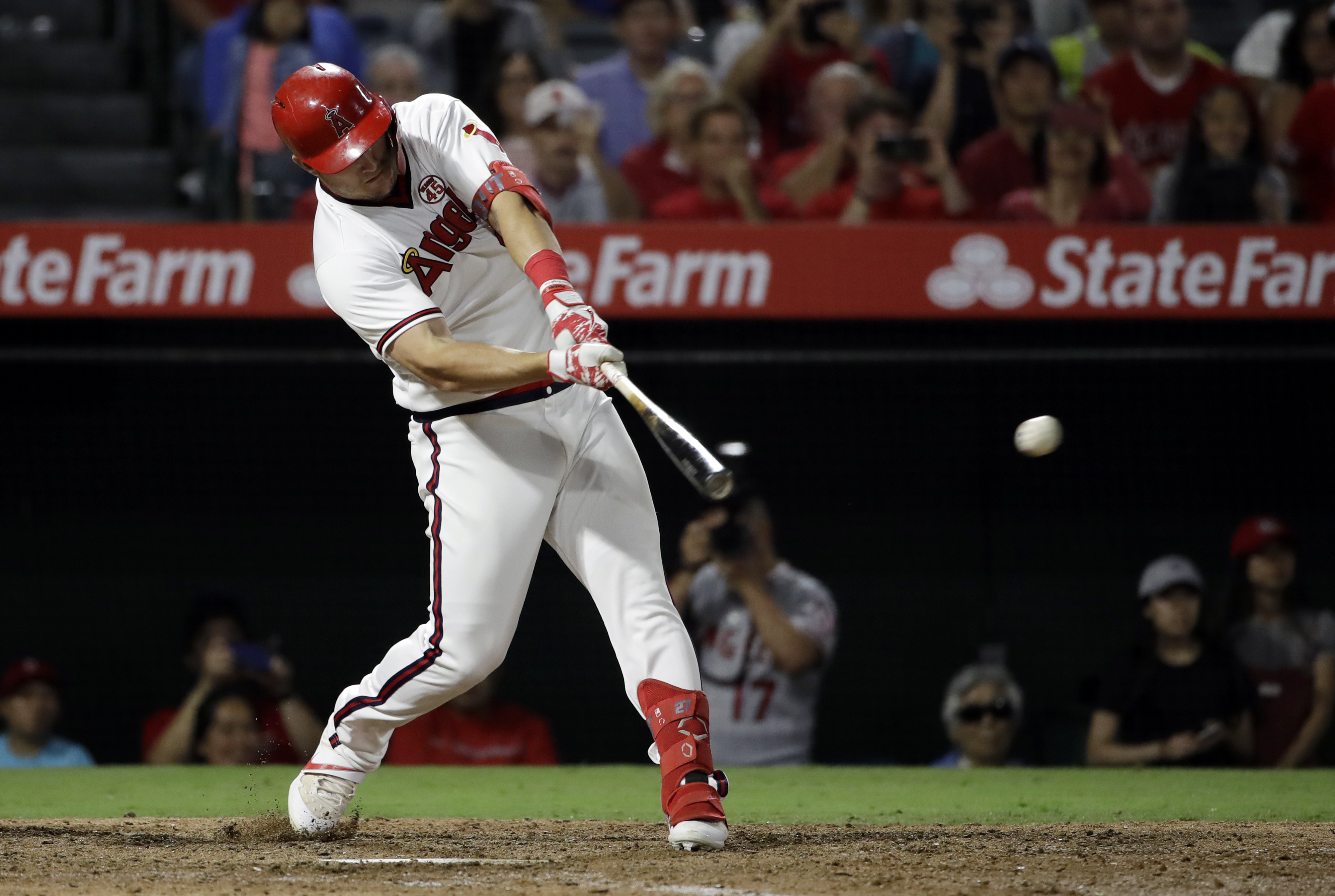 Angels rally for 4 runs in 7th inning to beat White Sox 6-5