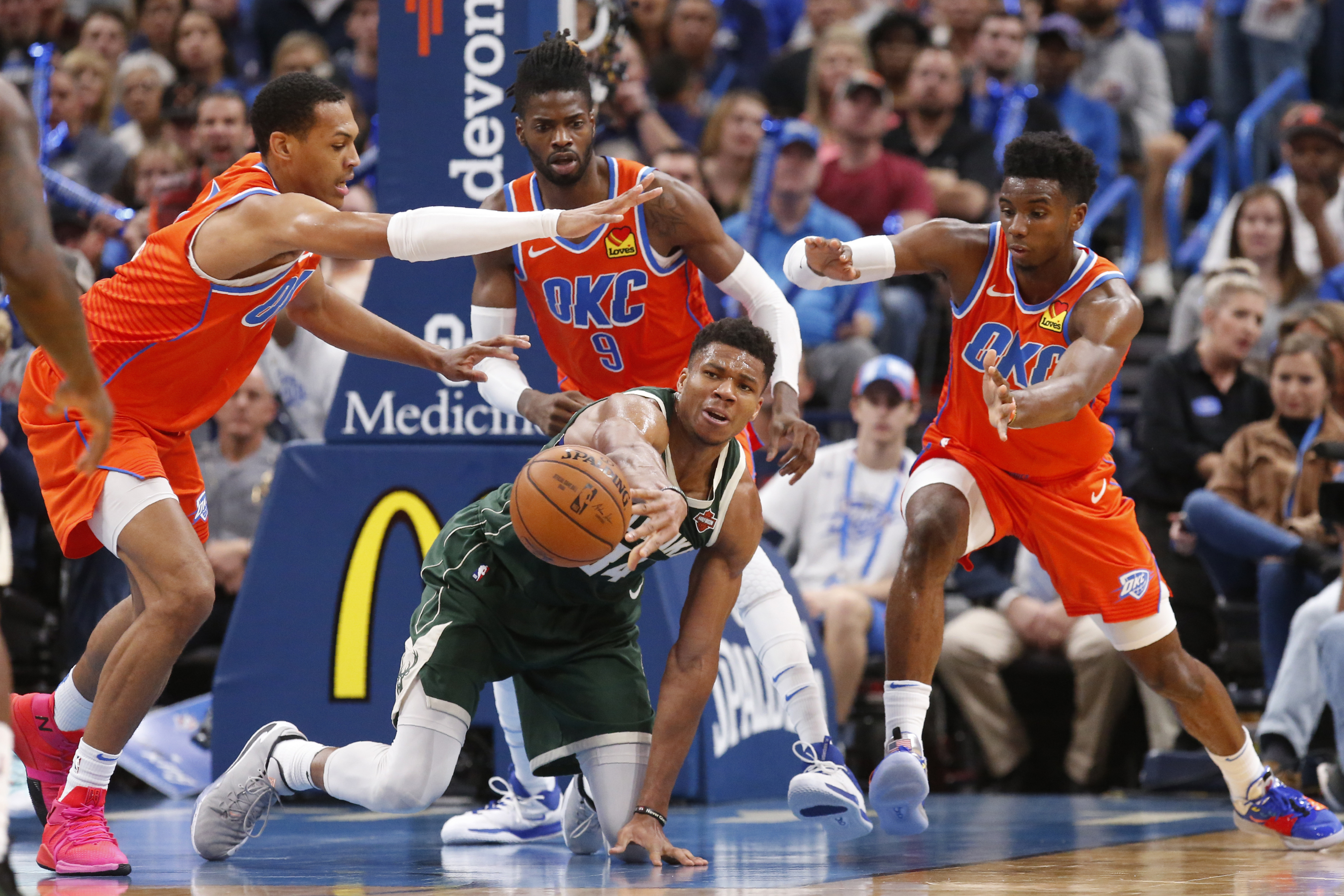 Antetokounmpo's 35 points lead Bucks past Thunder