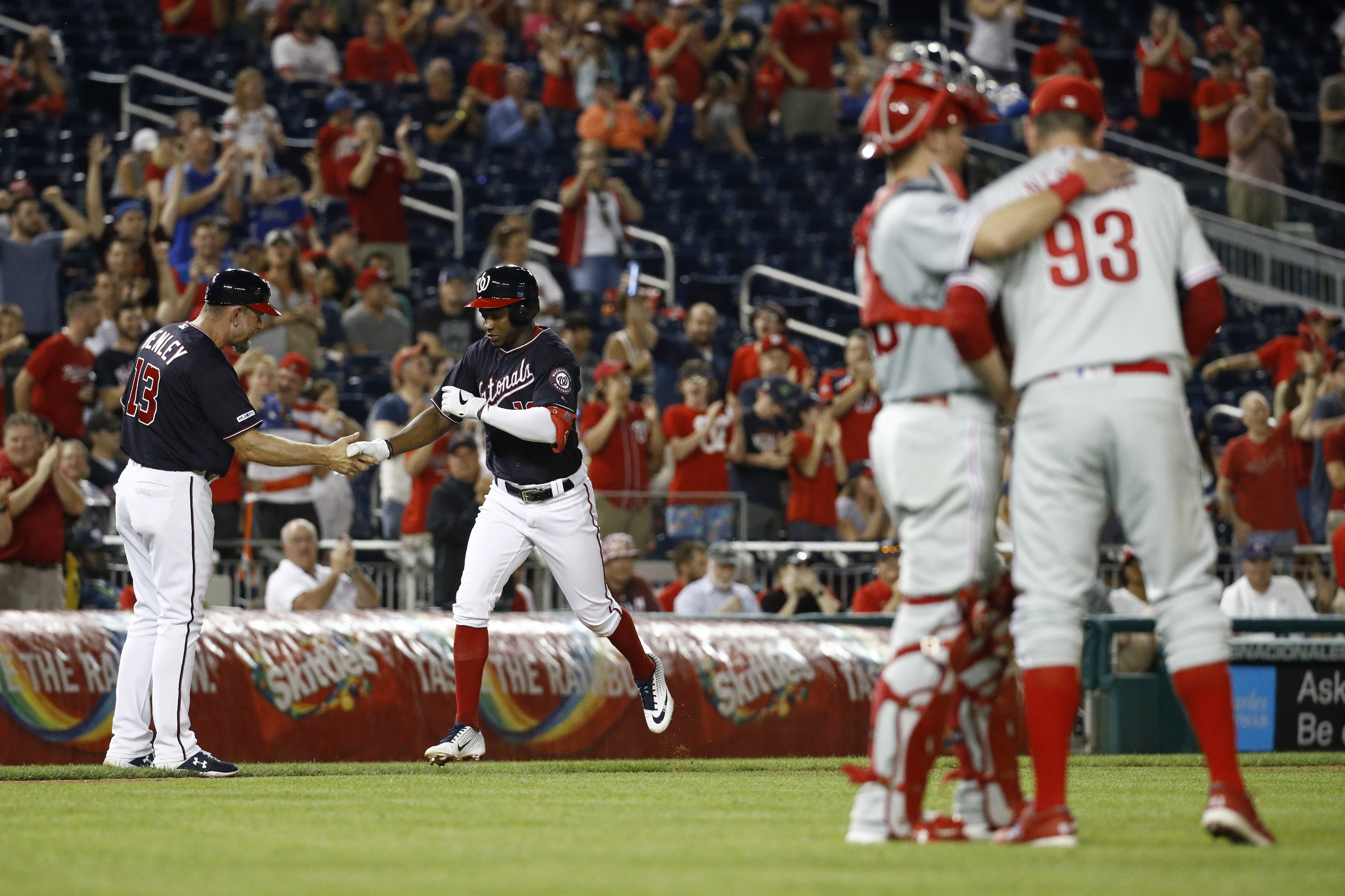 Phillies reliever Pat Neshek exits with apparent injury