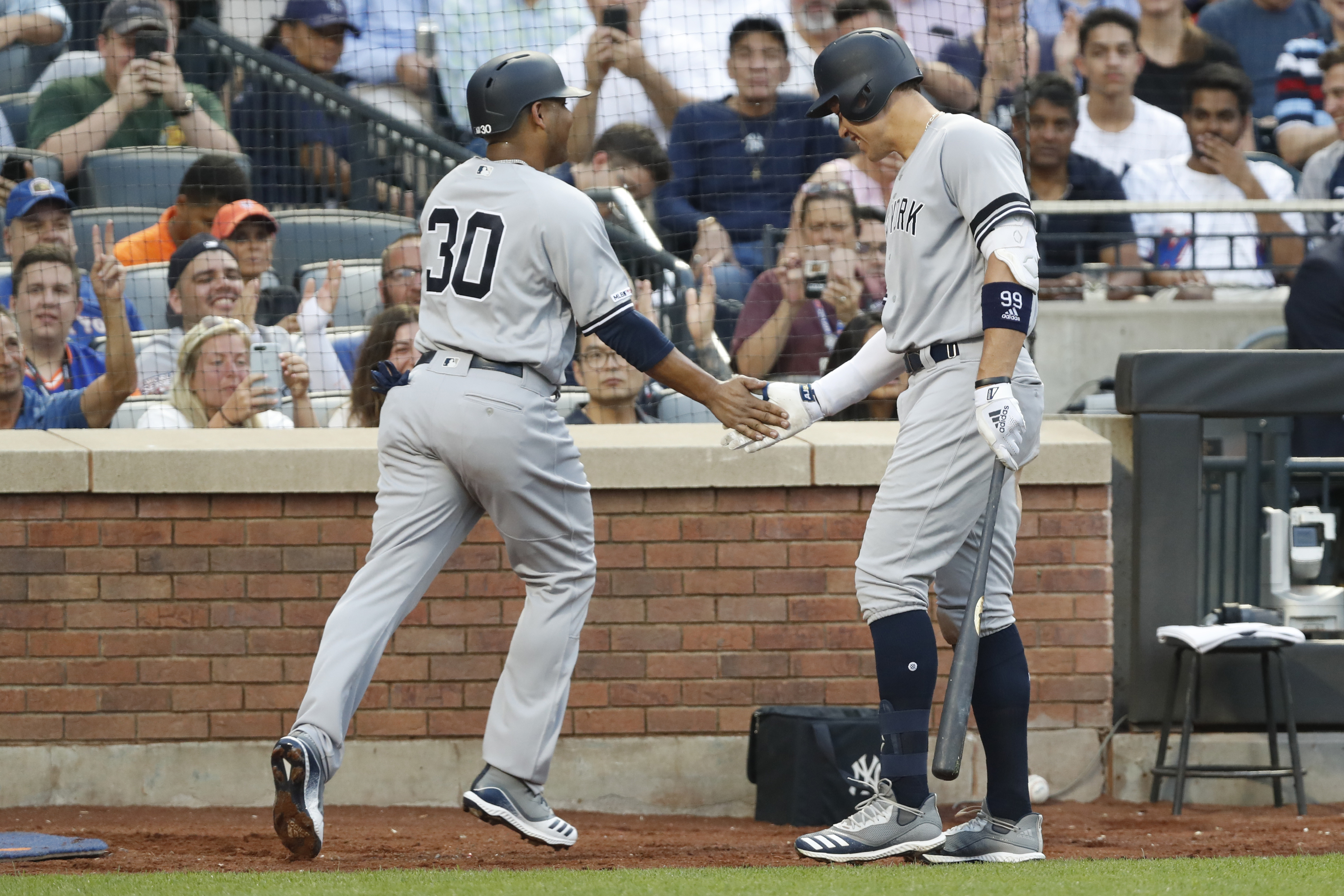 Yankees announcer Sterling's long streak to end Thursday