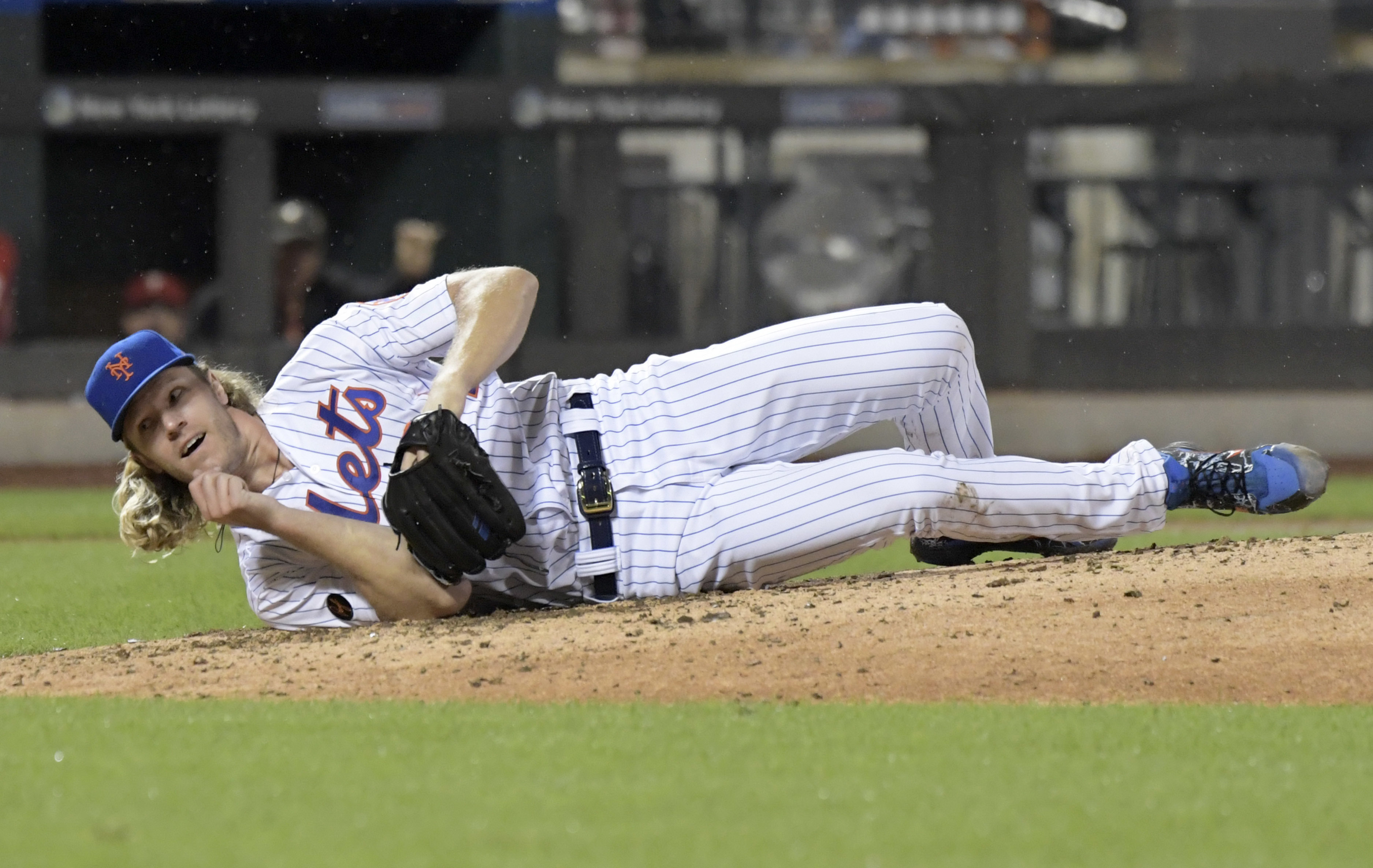 Syndergaard hit by line drive in Mets’ 10-5 win over Phils