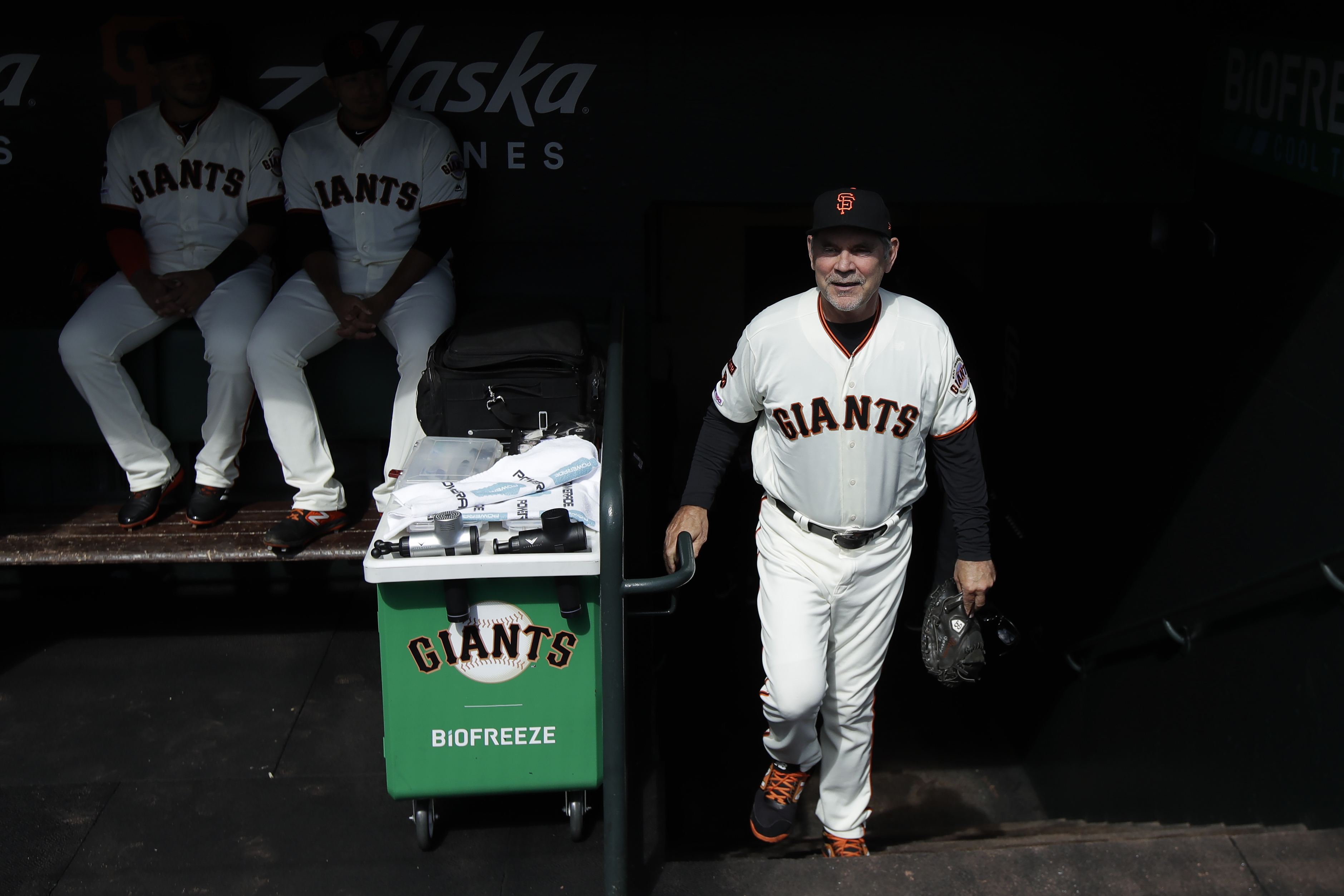 Bochy loses to Dodgers 9-0 in final game as Giants manager