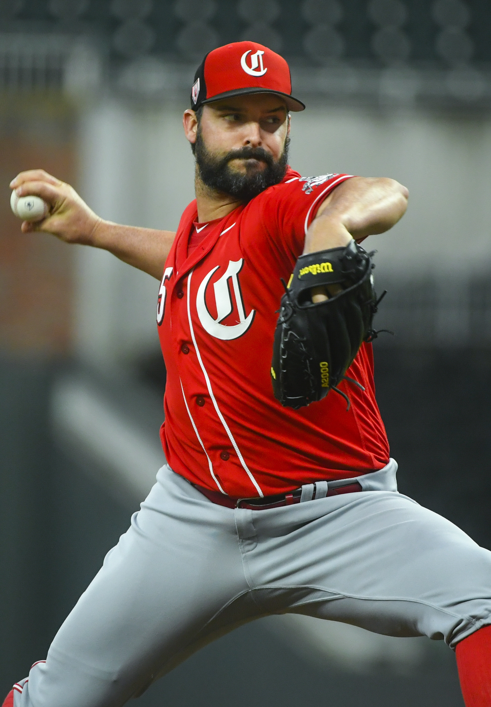 Roark roughed up in final spring tuneup for Reds